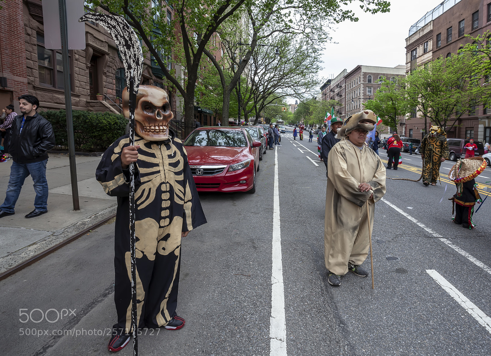 Canon EOS 5D Mark II sample photo. Cinco de mayo parade photography