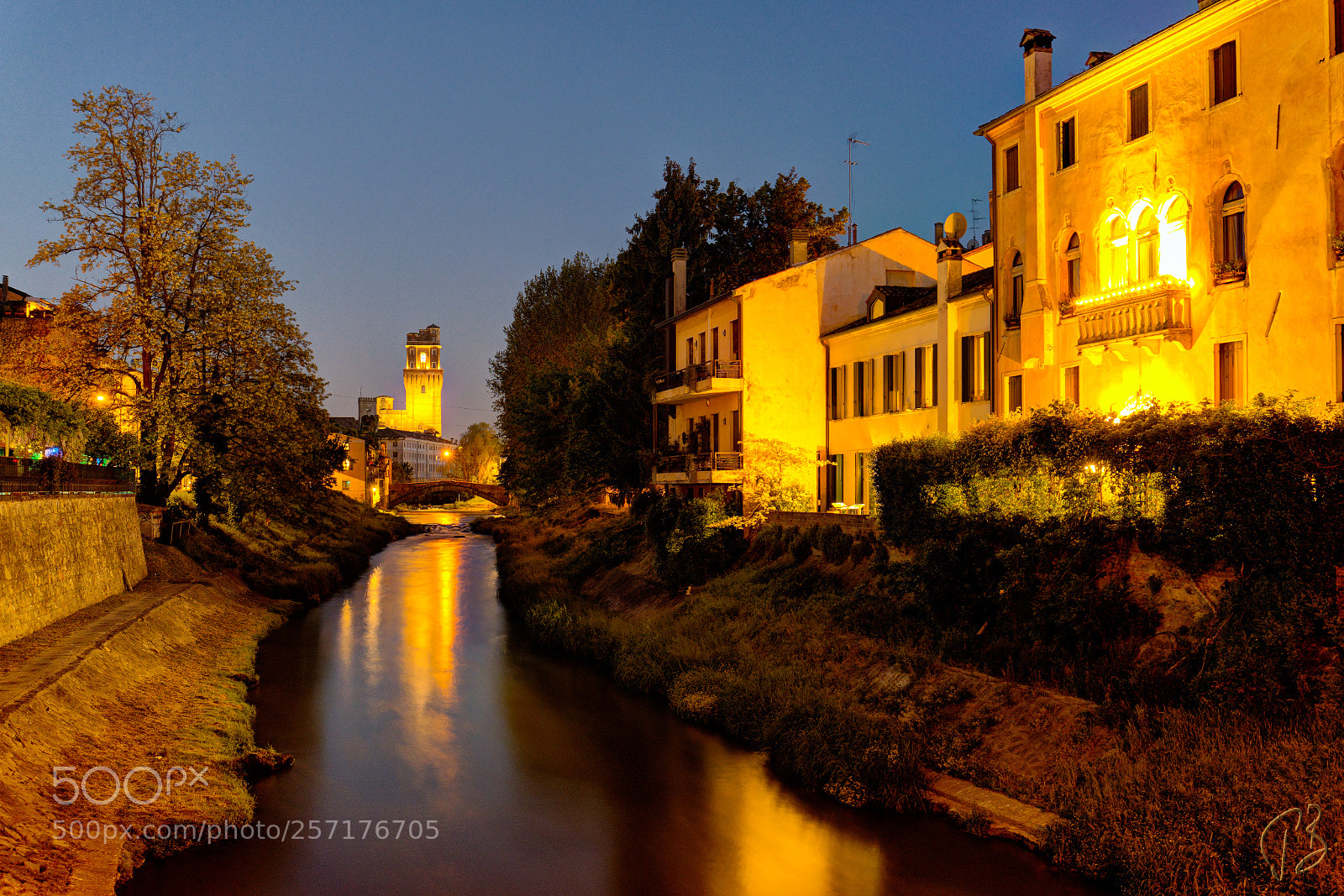 Canon EOS 6D Mark II sample photo. Into the night photography