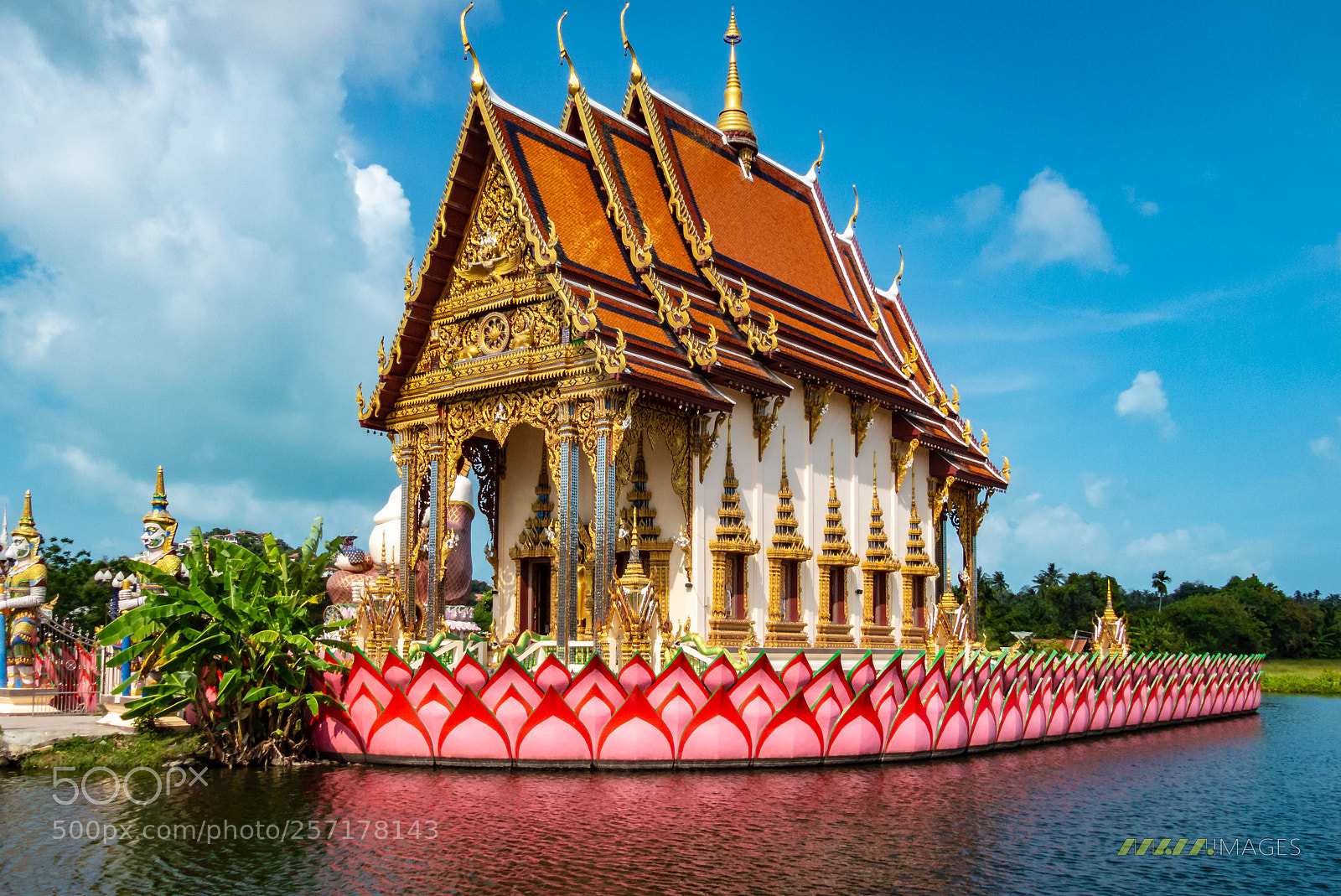 Panasonic Lumix DMC-FZ200 sample photo. Mittlerer tempel in wat photography