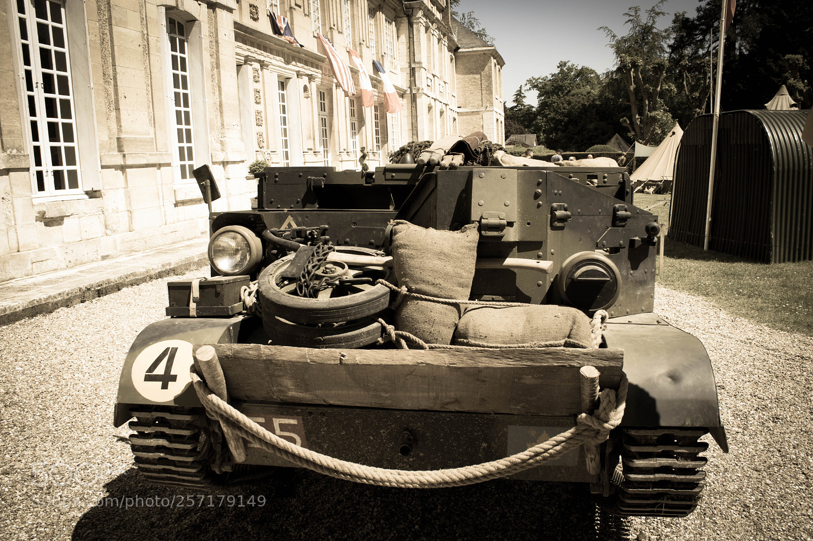 Canon EOS 200D (EOS Rebel SL2 / EOS Kiss X9) sample photo. Bren gun carrier photography
