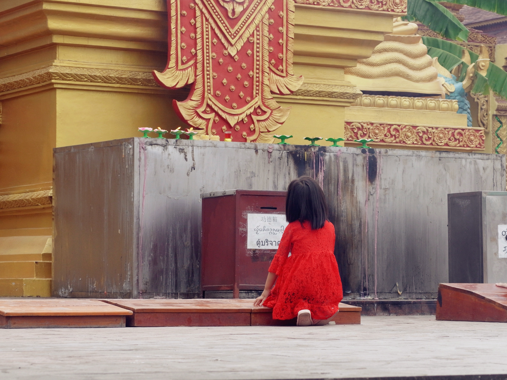 Ricoh GXR A16 sample photo. 祷告的小孩 photography