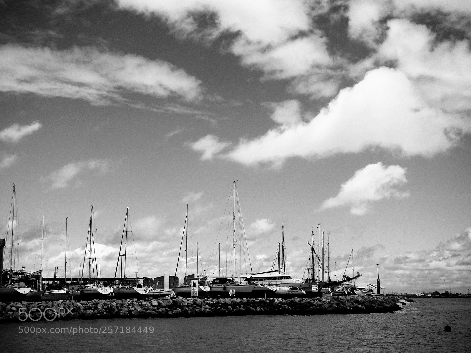 Sony Cyber-shot DSC-H50 sample photo. Ships photography