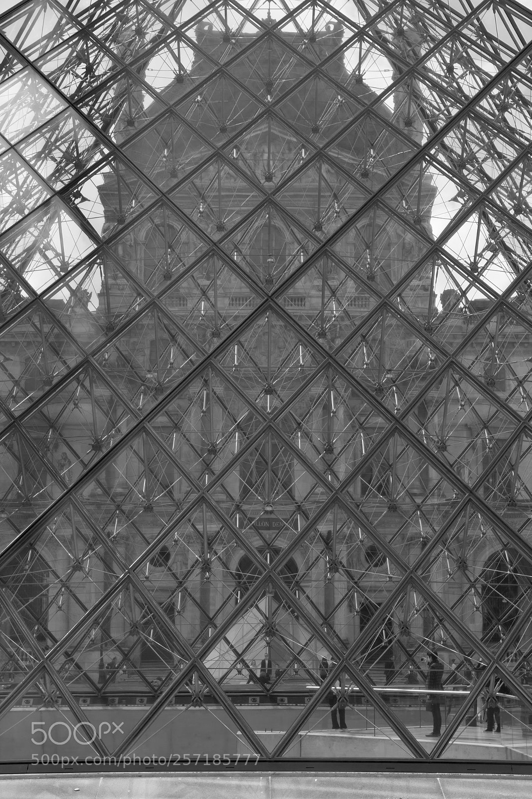 Canon EOS 7D Mark II sample photo. Louvre photography