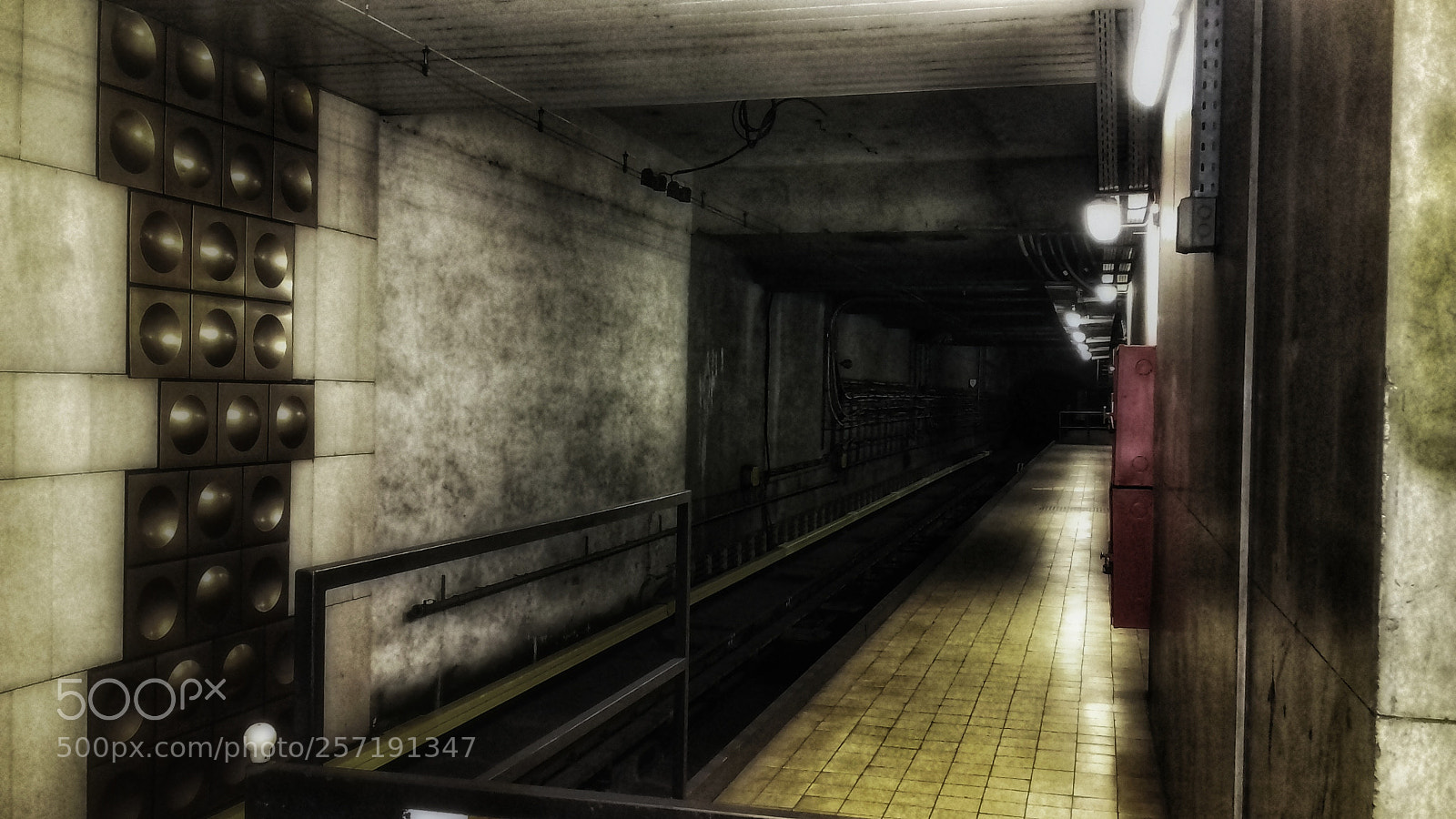 Samsung Galaxy J3(2016) sample photo. Metro station photography