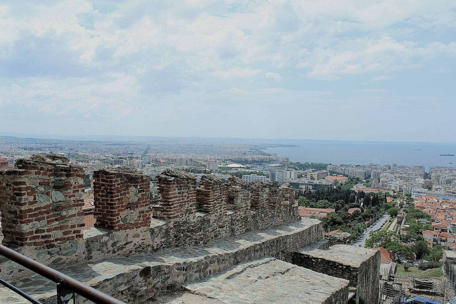 Canon EOS 1300D (EOS Rebel T6 / EOS Kiss X80) + Version 1.0.2 sample photo. Thessaloniki old town photography