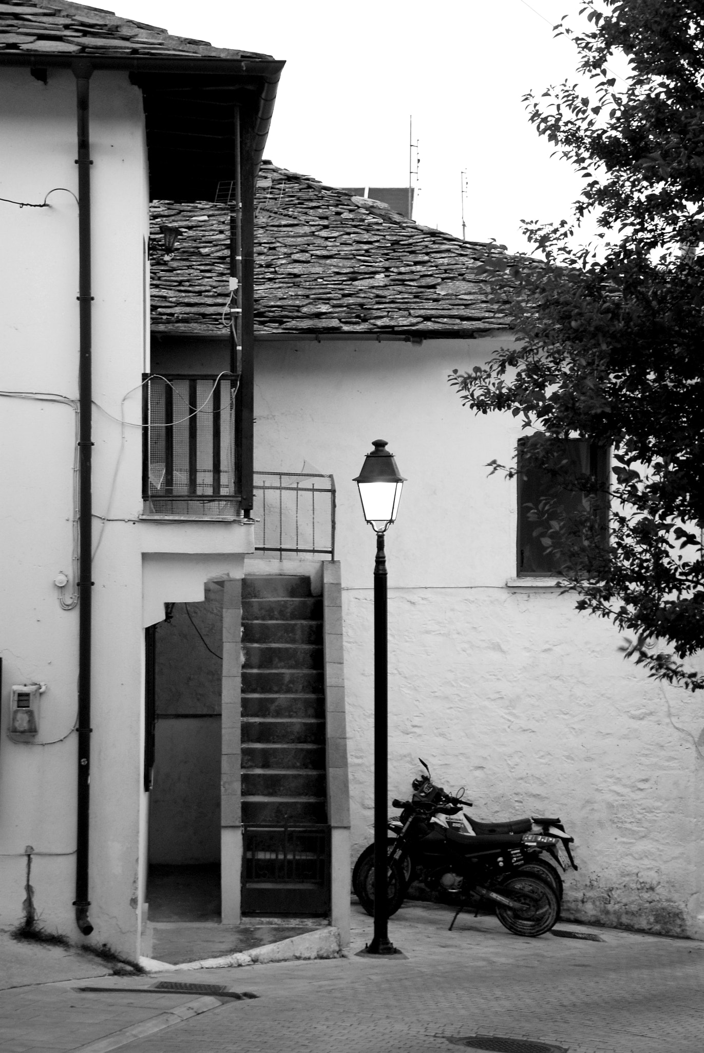 Nikon D80 sample photo. An early evening photography