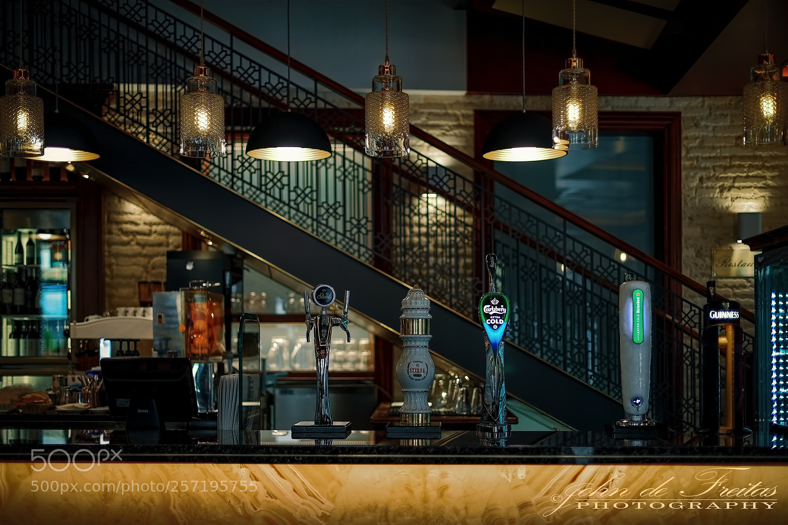 Canon EOS 5D Mark II sample photo. Golden gate café photography