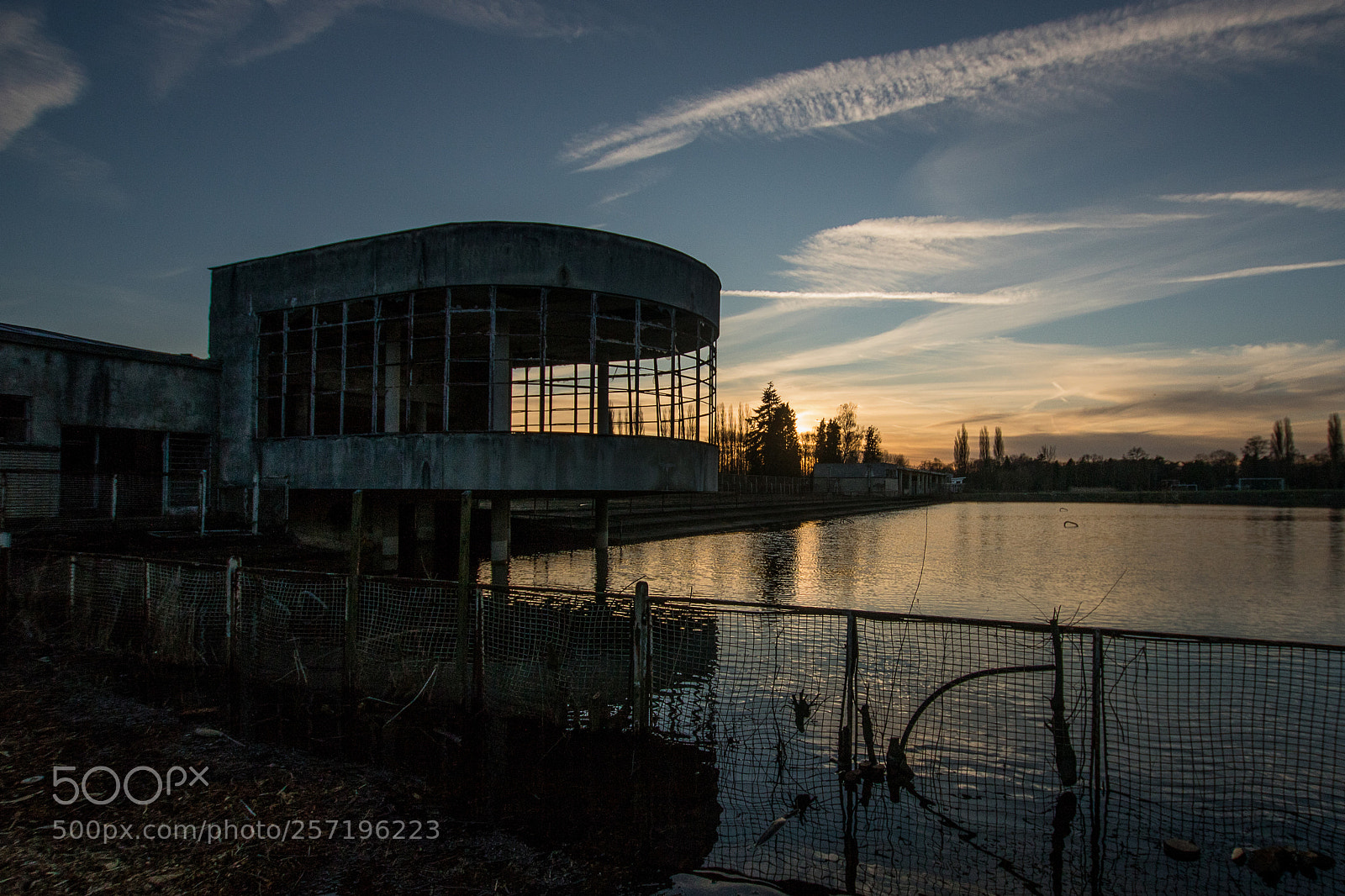 Canon EOS 760D (EOS Rebel T6s / EOS 8000D) sample photo. The forgotten swimming pool photography
