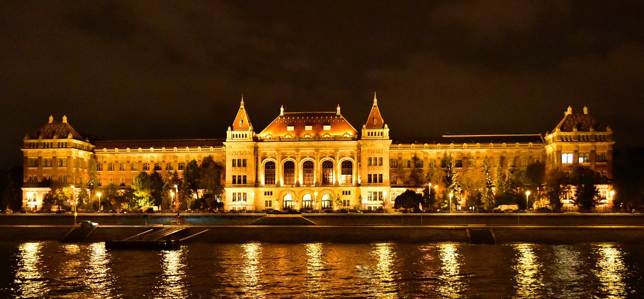 Nikon D810 sample photo. Budapest river sight photography