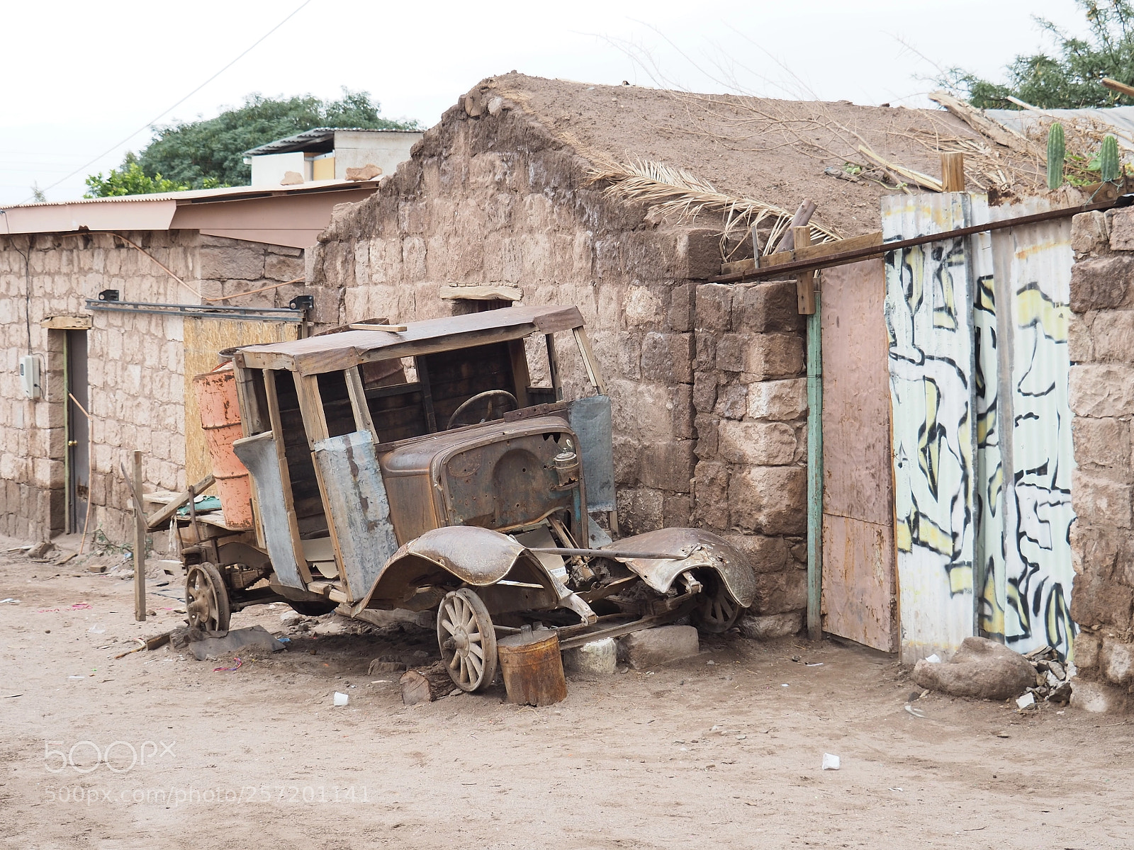 Olympus OM-D E-M5 II sample photo. Wreck in toconao, atacama photography