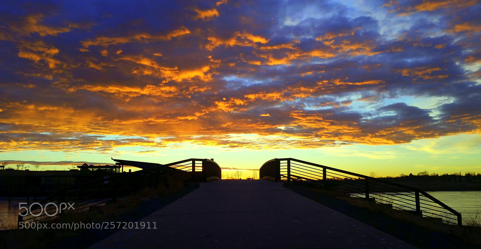 Samsung Galaxy Note4 sample photo. New day (bridge) photography