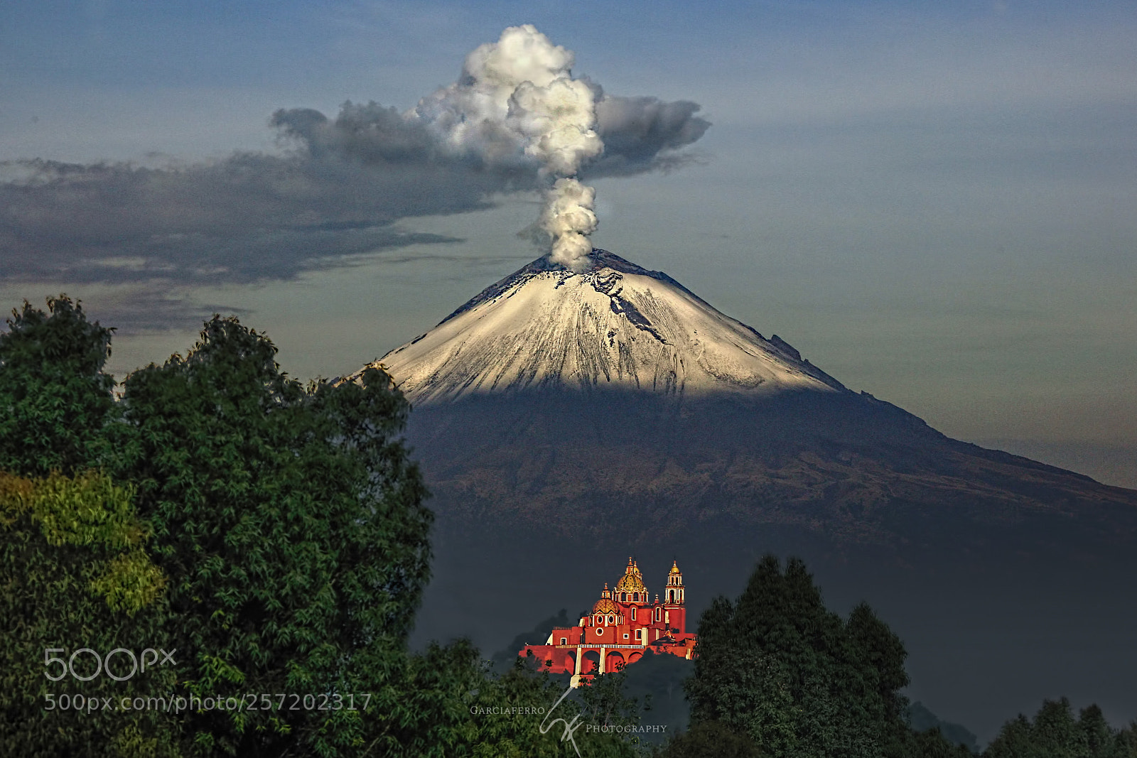 Canon EOS-1Ds Mark II sample photo. Smoking volcano photography