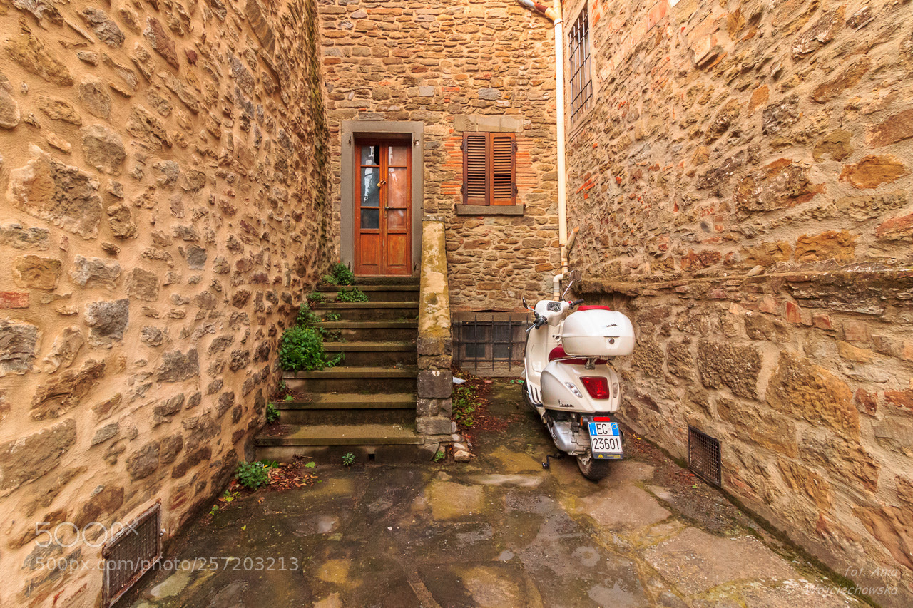 Canon EOS 600D (Rebel EOS T3i / EOS Kiss X5) sample photo. Streets in cortona photography