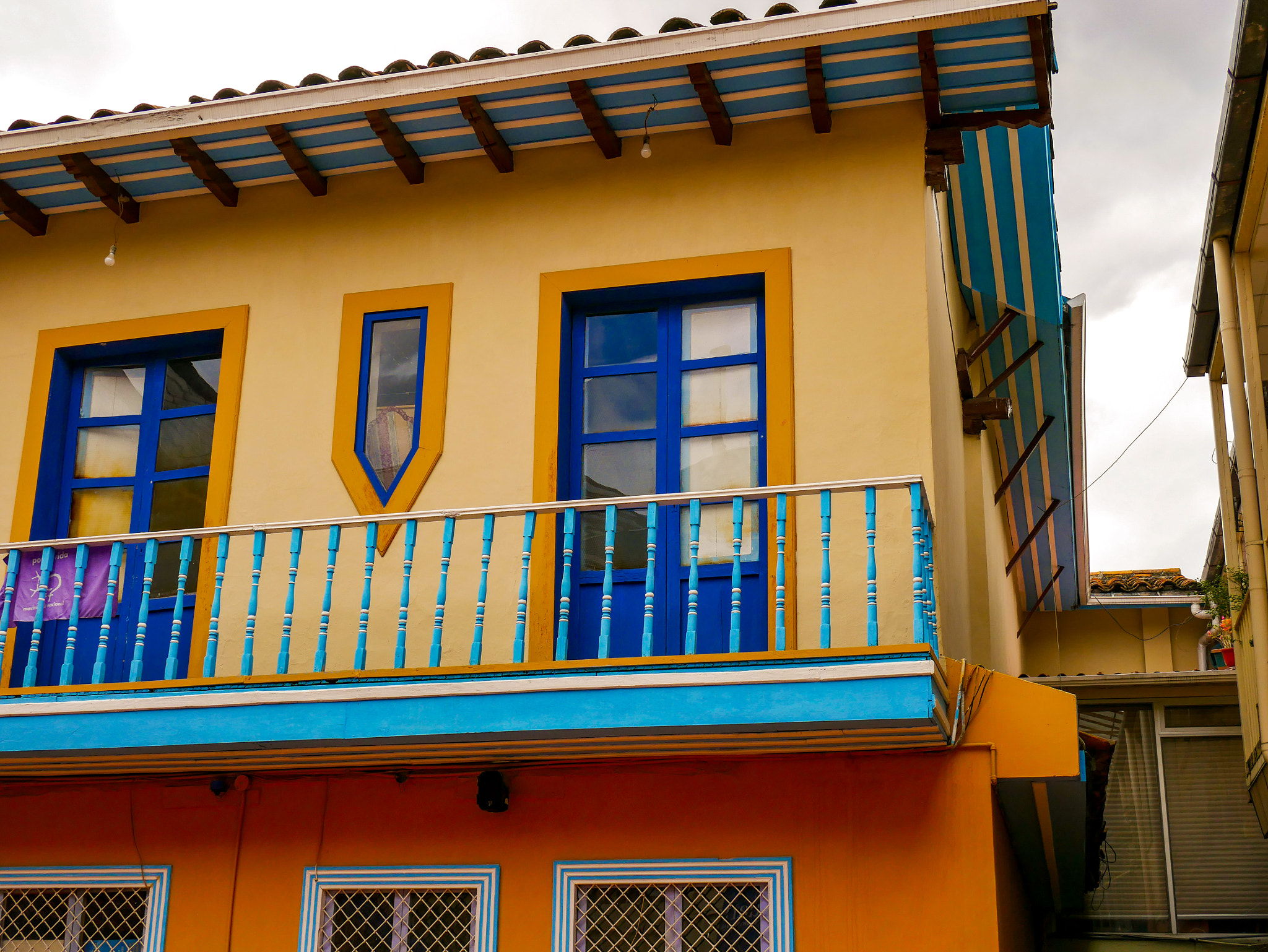 Panasonic Lumix DMC-G85 (Lumix DMC-G80) sample photo. Colorful cuenca photography