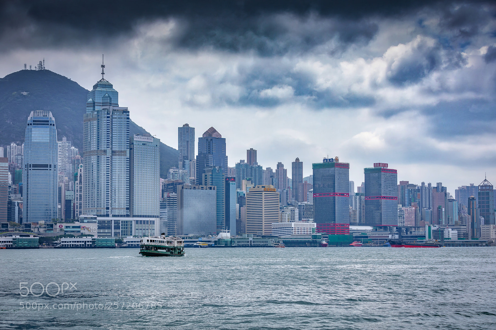 Canon EOS 5D Mark IV sample photo. Victoria harbor when it photography