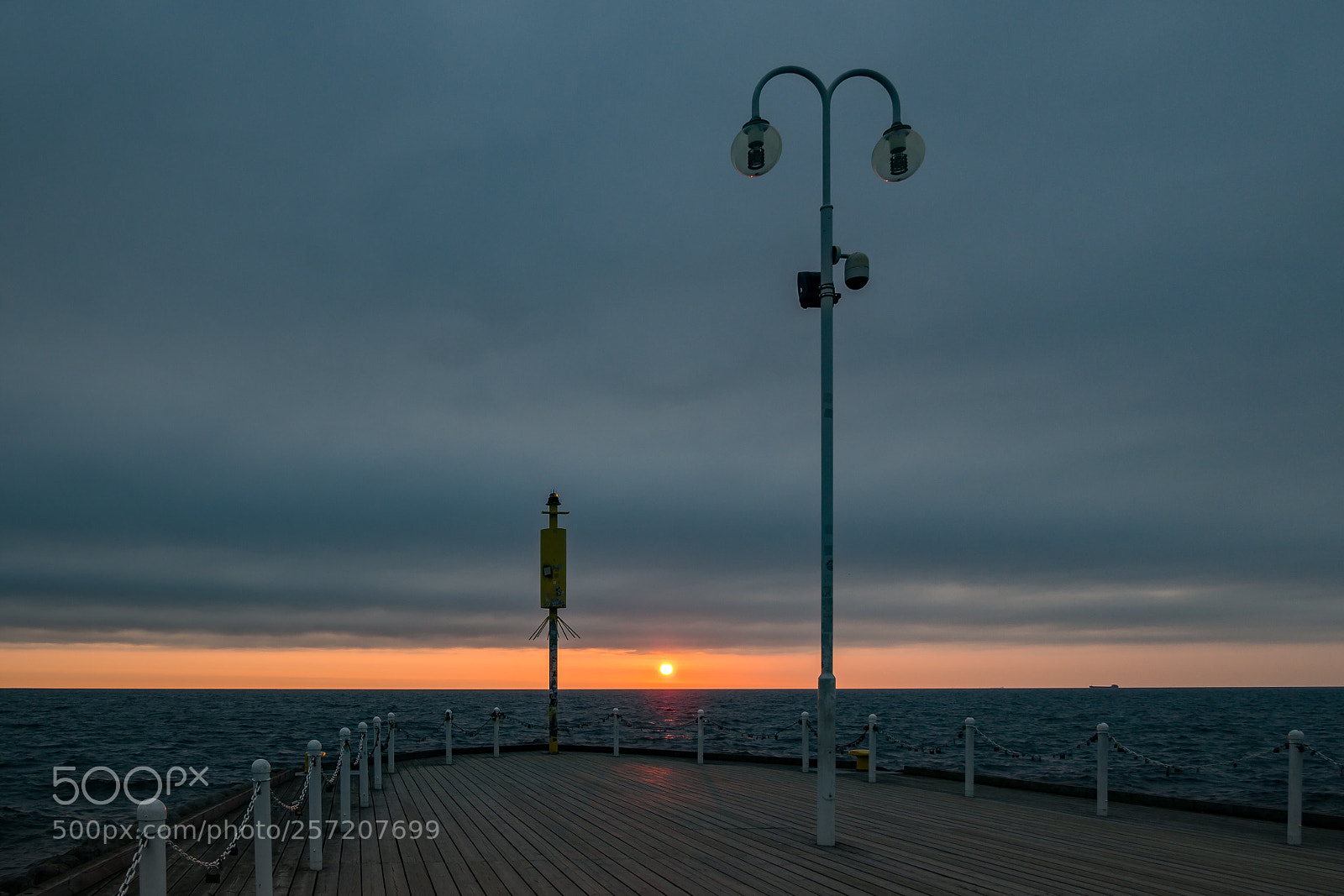 Olympus OM-D E-M10 II sample photo. End of pier photography