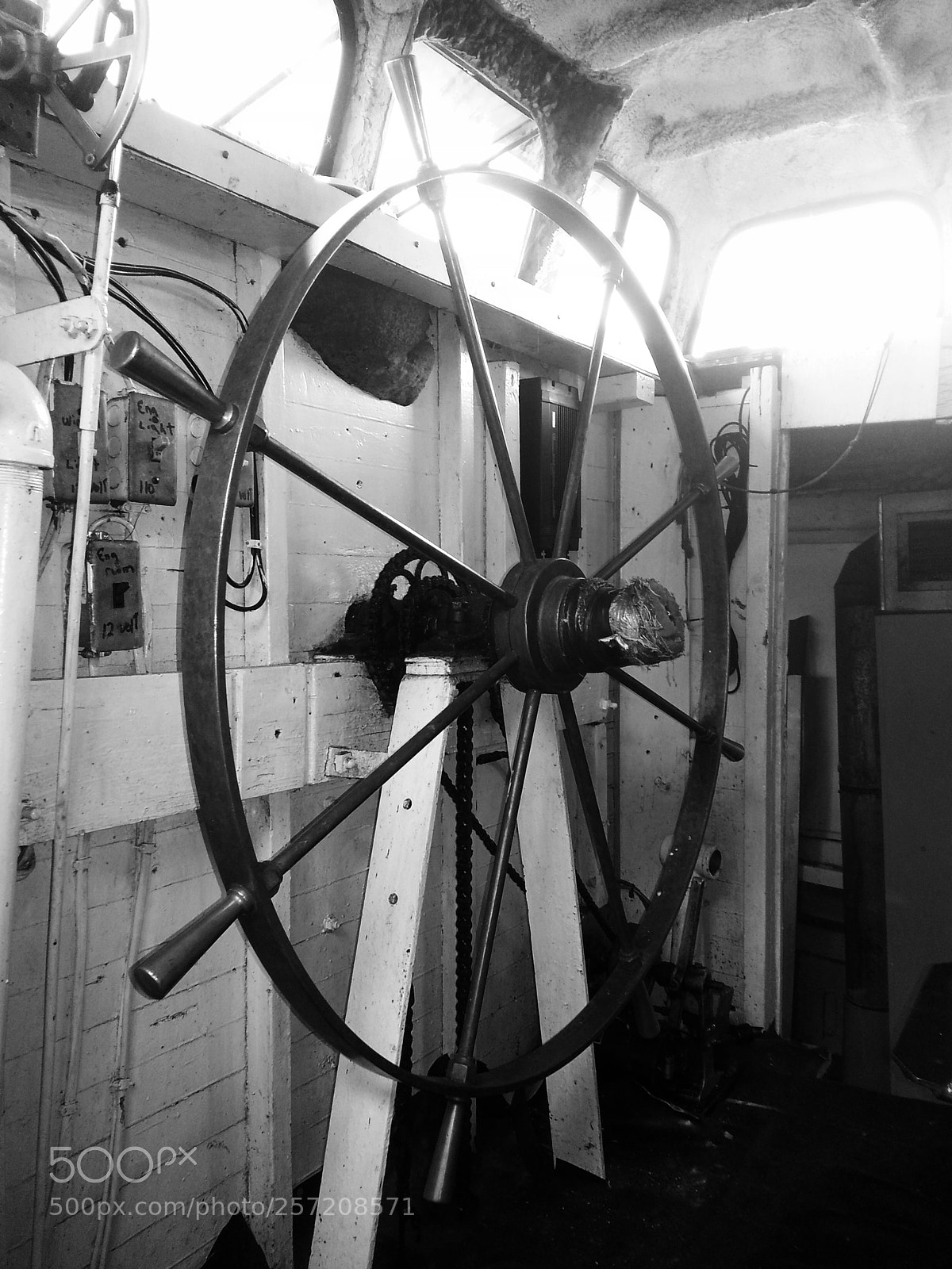 Samsung Galaxy S3 sample photo. Captain's wheel photography