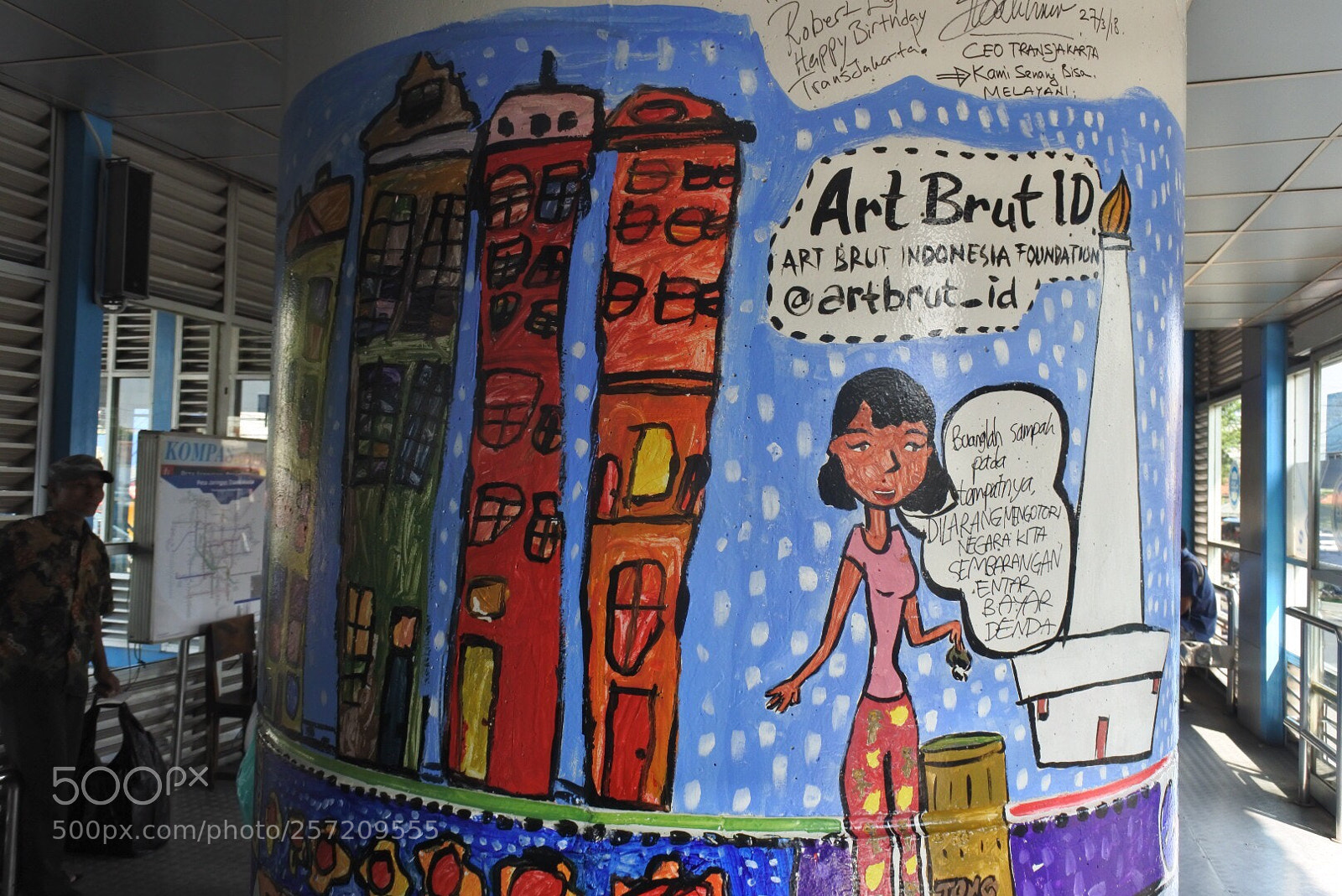 Nikon 1 J5 sample photo. Mural photography