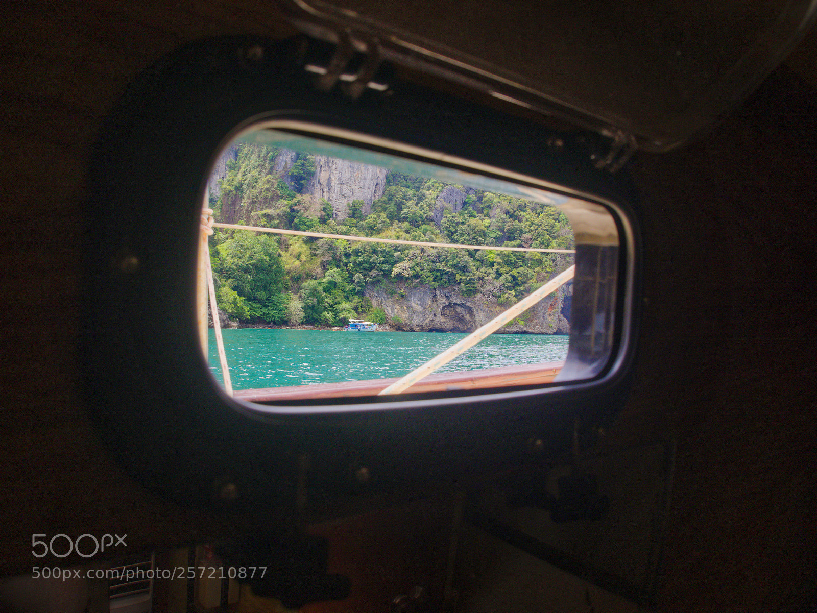 Olympus OM-D E-M10 II sample photo. Porthole photography