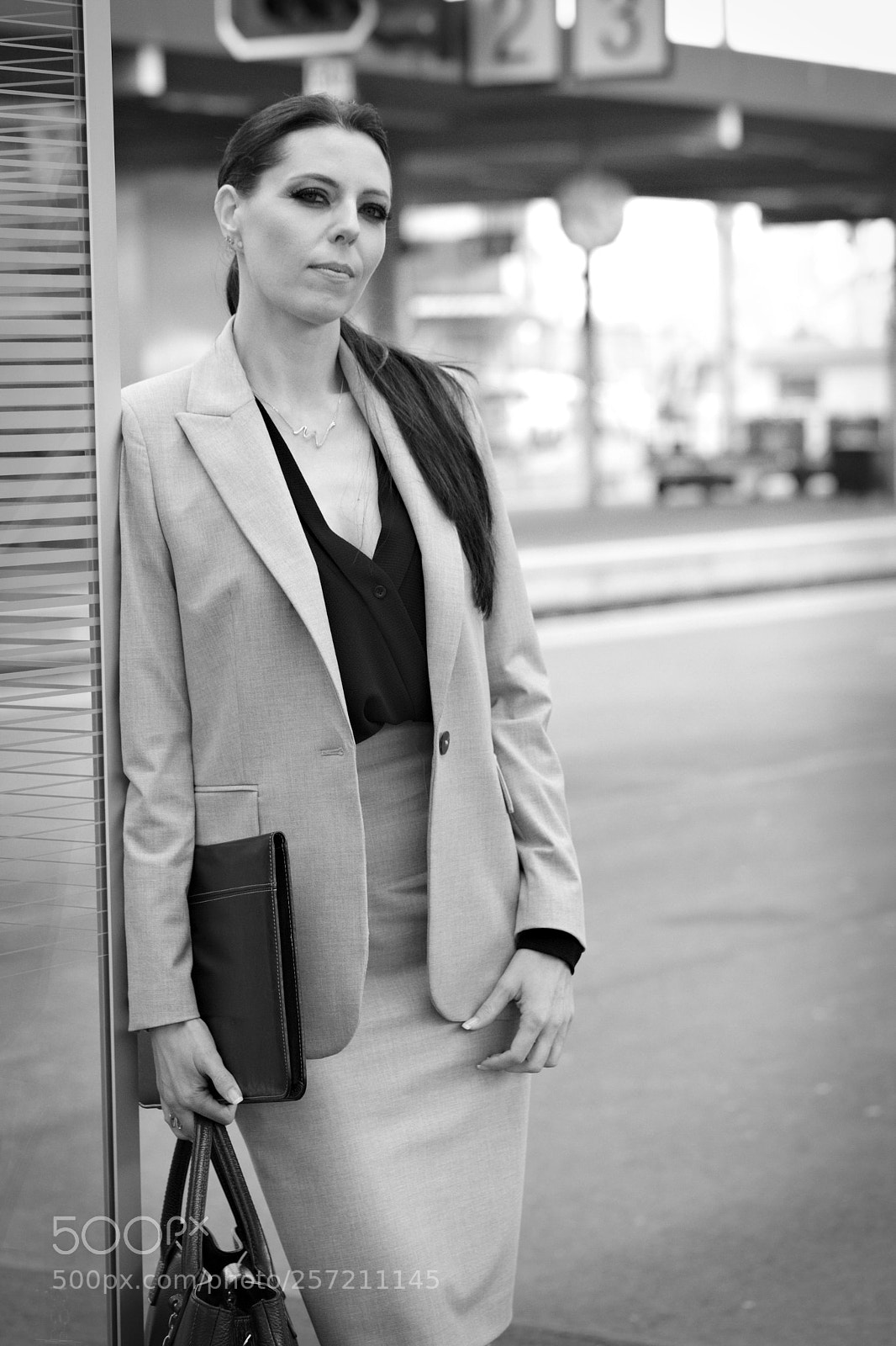 Canon EOS 5D Mark II sample photo. Working girl photography