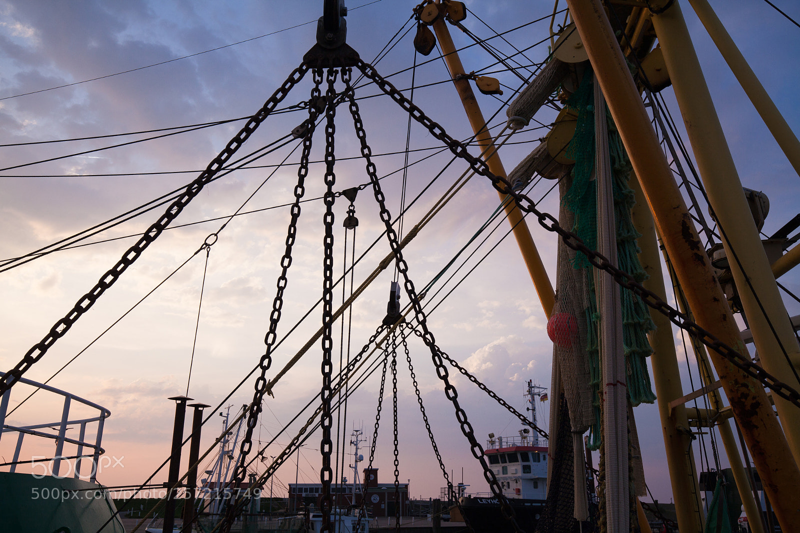 Canon EOS 5D Mark II sample photo. Neuharlingersiel photography