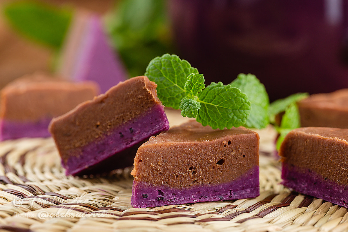 Canon EOS 6D sample photo. Homemade chocolate and currant photography