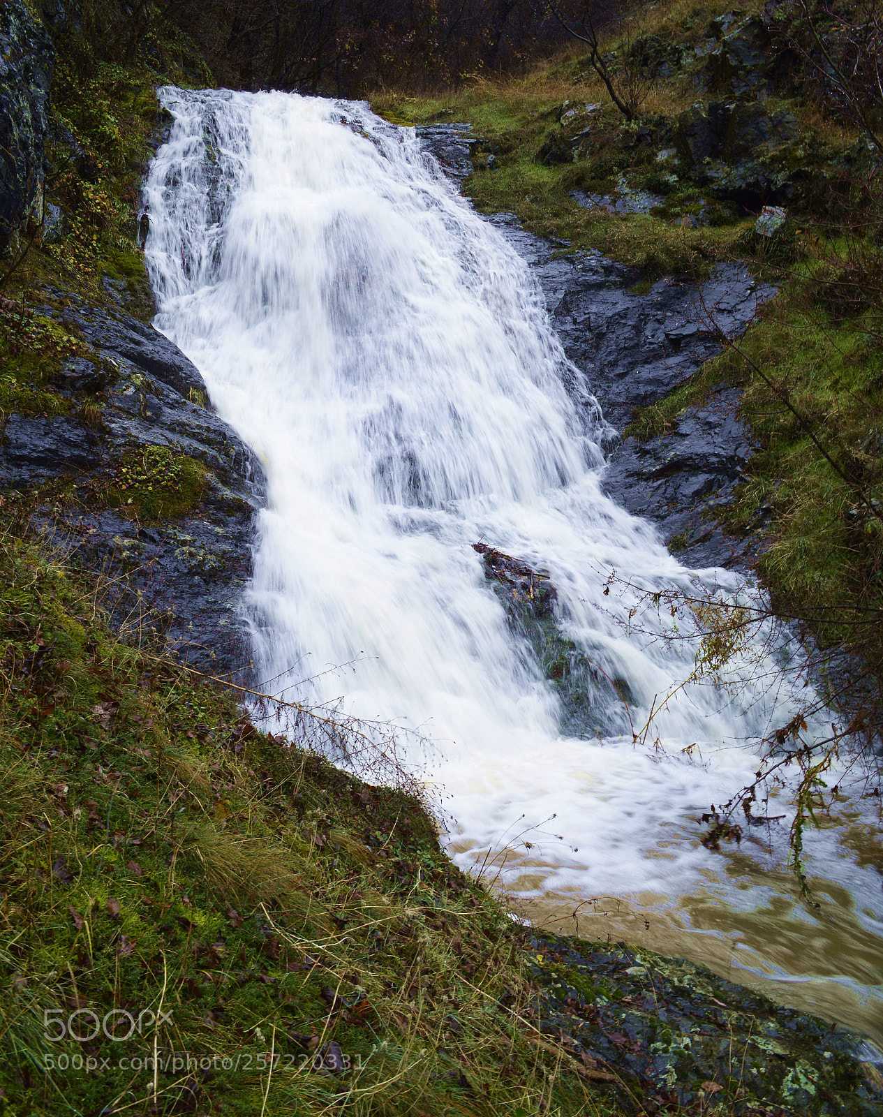 Nikon D3200 sample photo. Autumng waterfall photography