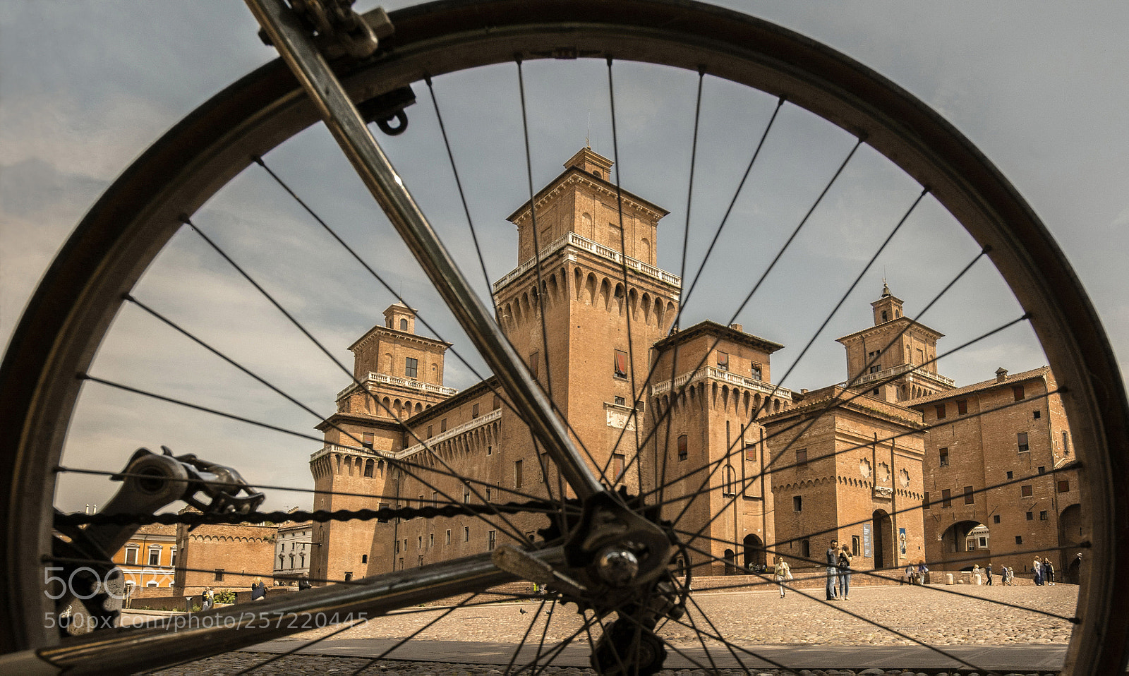 Nikon D7100 sample photo. Tourists in ferrara photography
