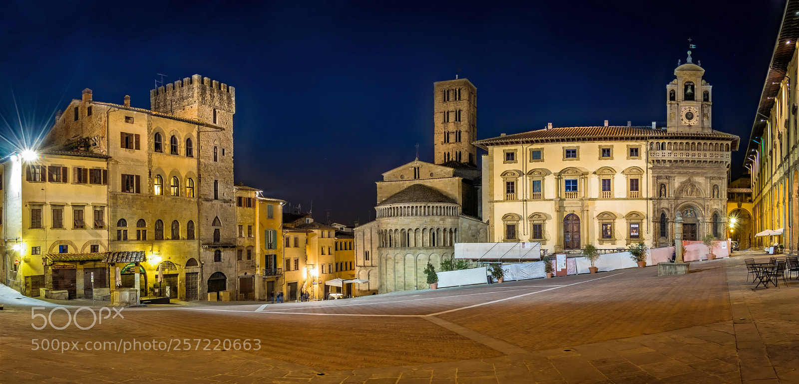 Canon PowerShot G1 X Mark III sample photo. Arezzo - night in photography