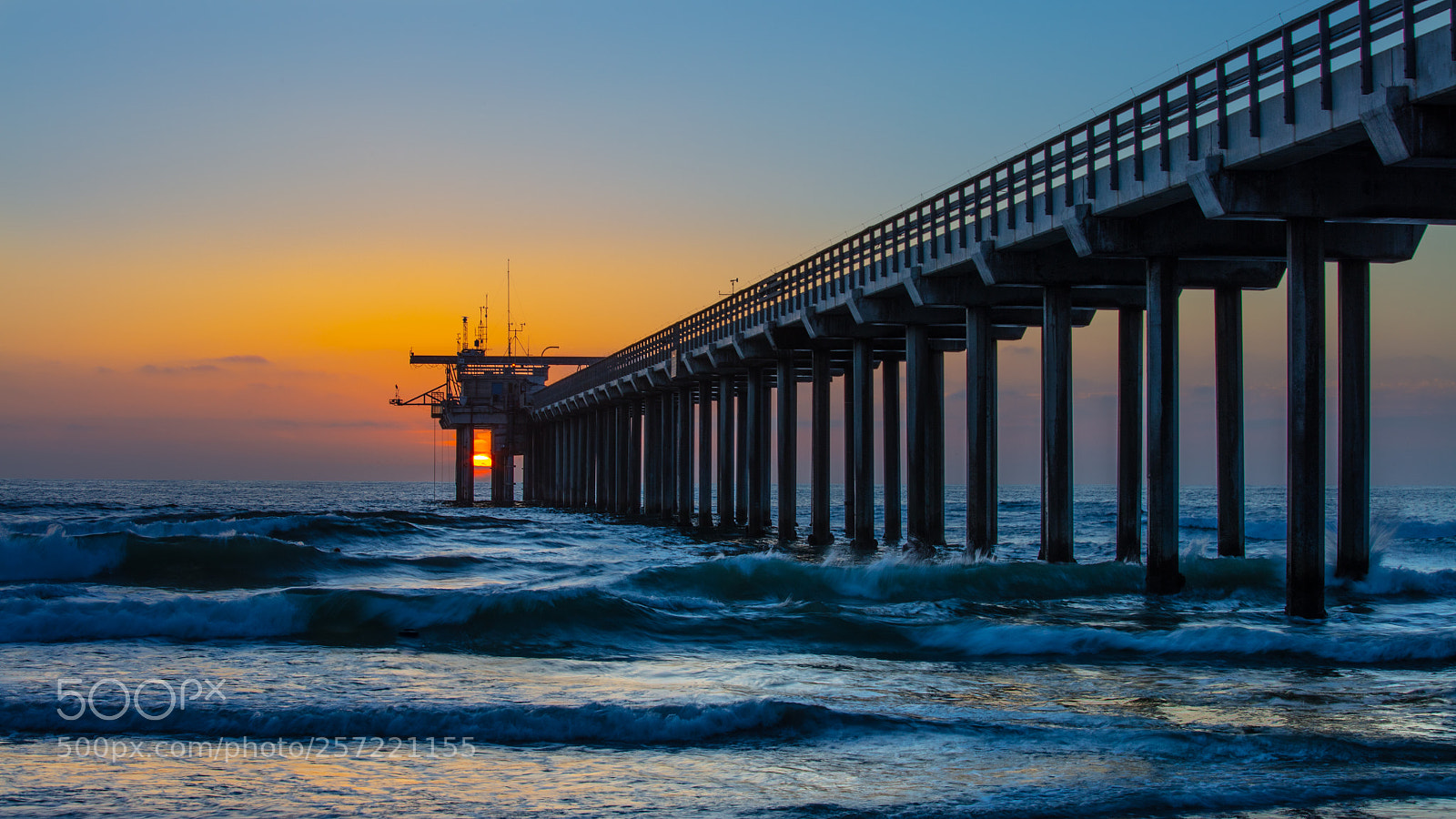 Canon EOS 5DS R sample photo. Sunset through scripps pier photography