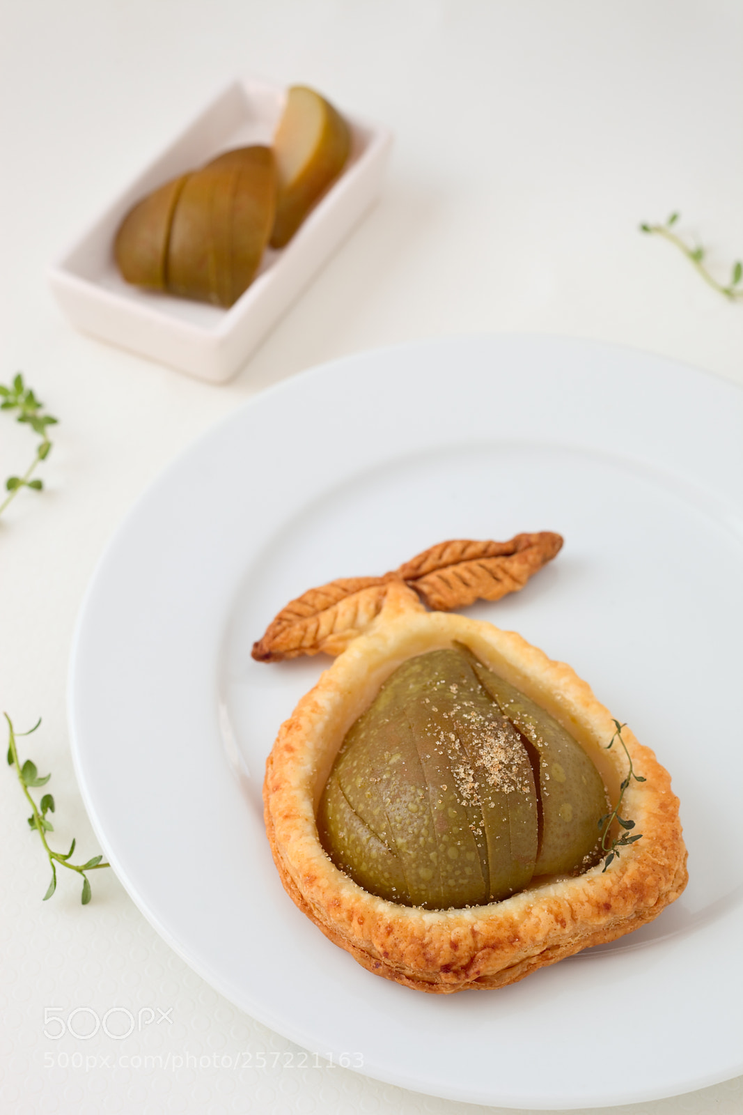 Canon EOS 5D Mark II sample photo. Baked pear in puff photography