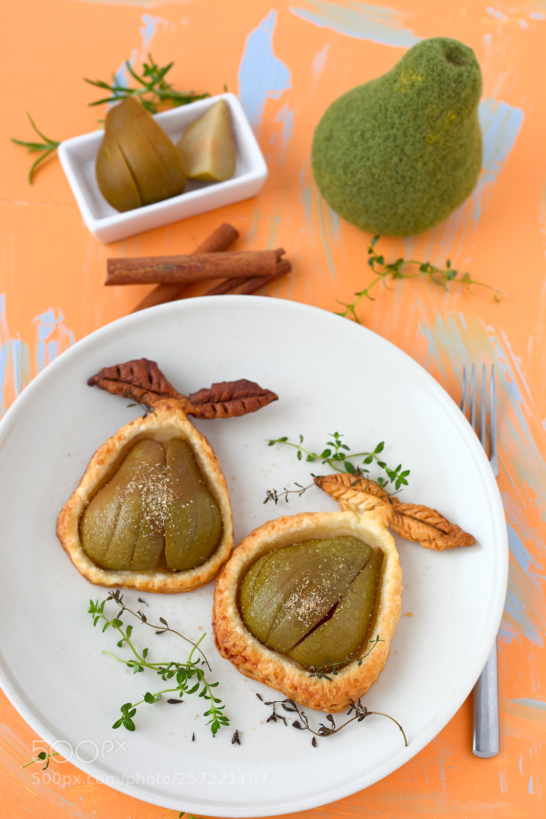 Canon EOS 5D Mark II sample photo. Baked pears in puff photography