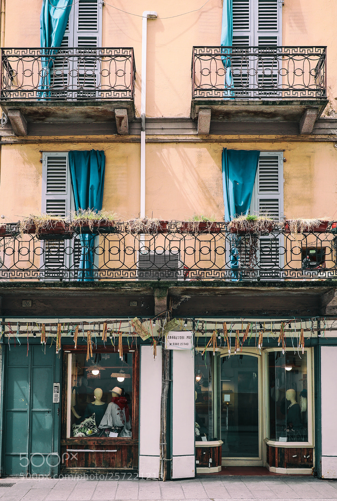 Canon EOS M5 sample photo. Walking in pavia photography