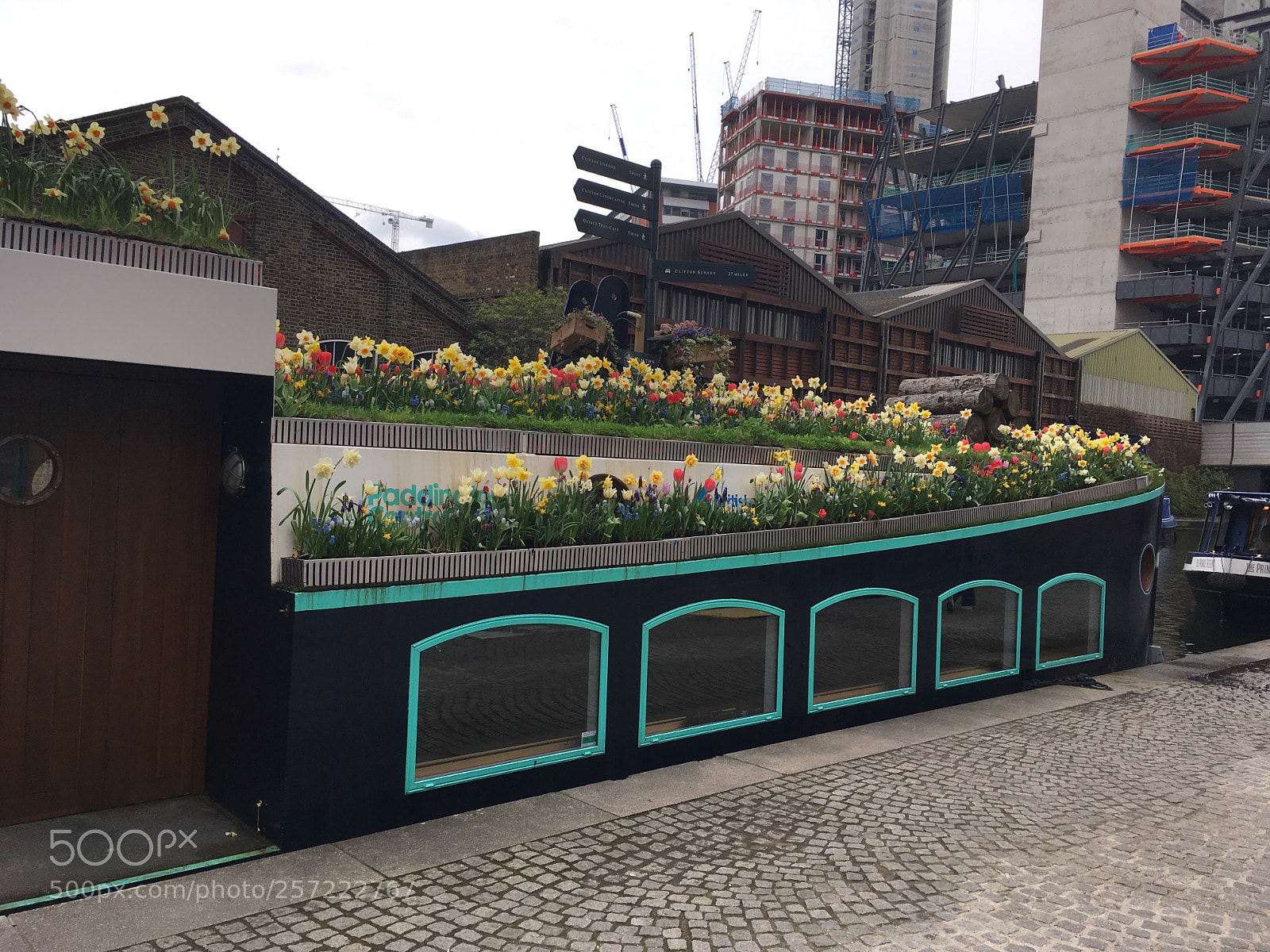 Apple iPhone SE sample photo. Flower barge photography
