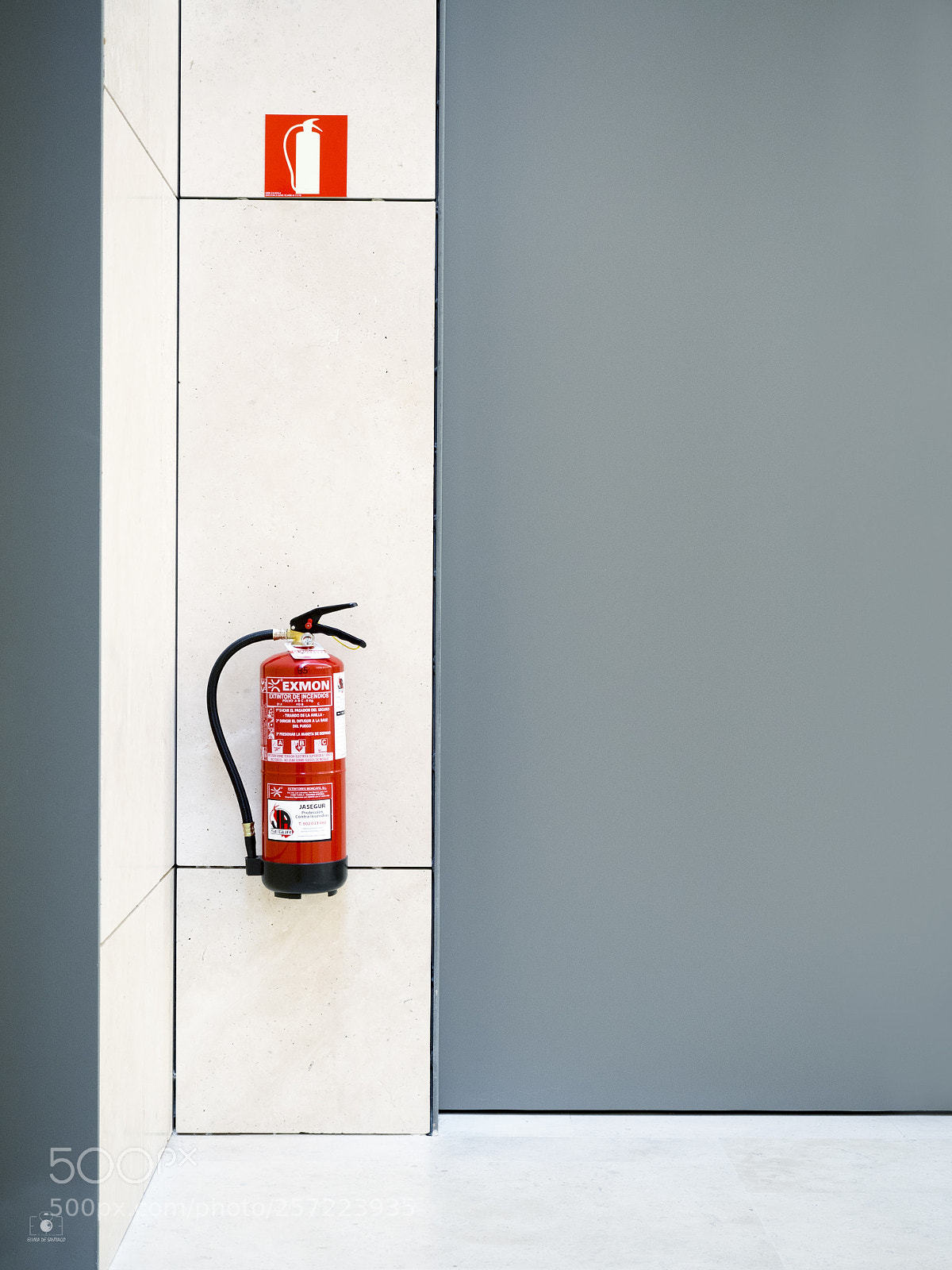 Olympus OM-D E-M1 sample photo. Fire extinguer by mondrian photography