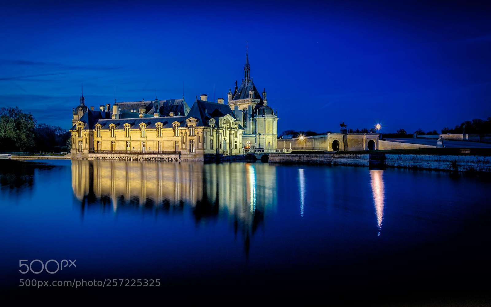 Canon EOS 70D sample photo. Chantilly castle by night  photography