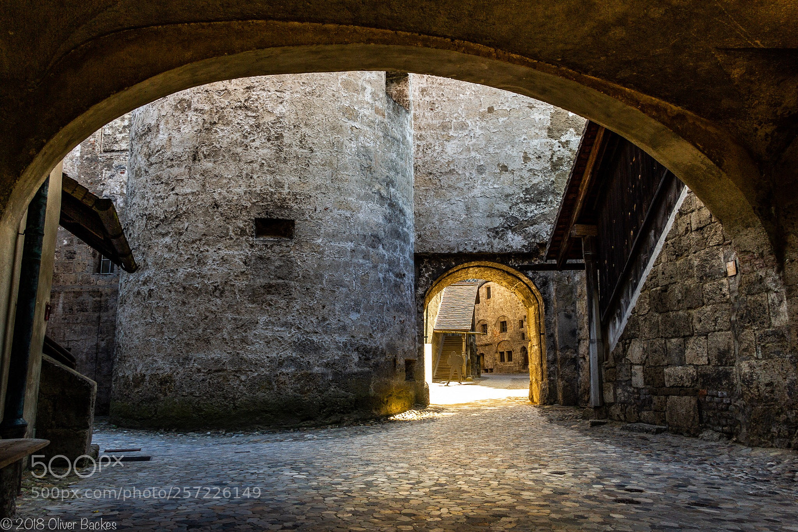 Canon EOS 550D (EOS Rebel T2i / EOS Kiss X4) sample photo. Golden entrance of burghausen  photography