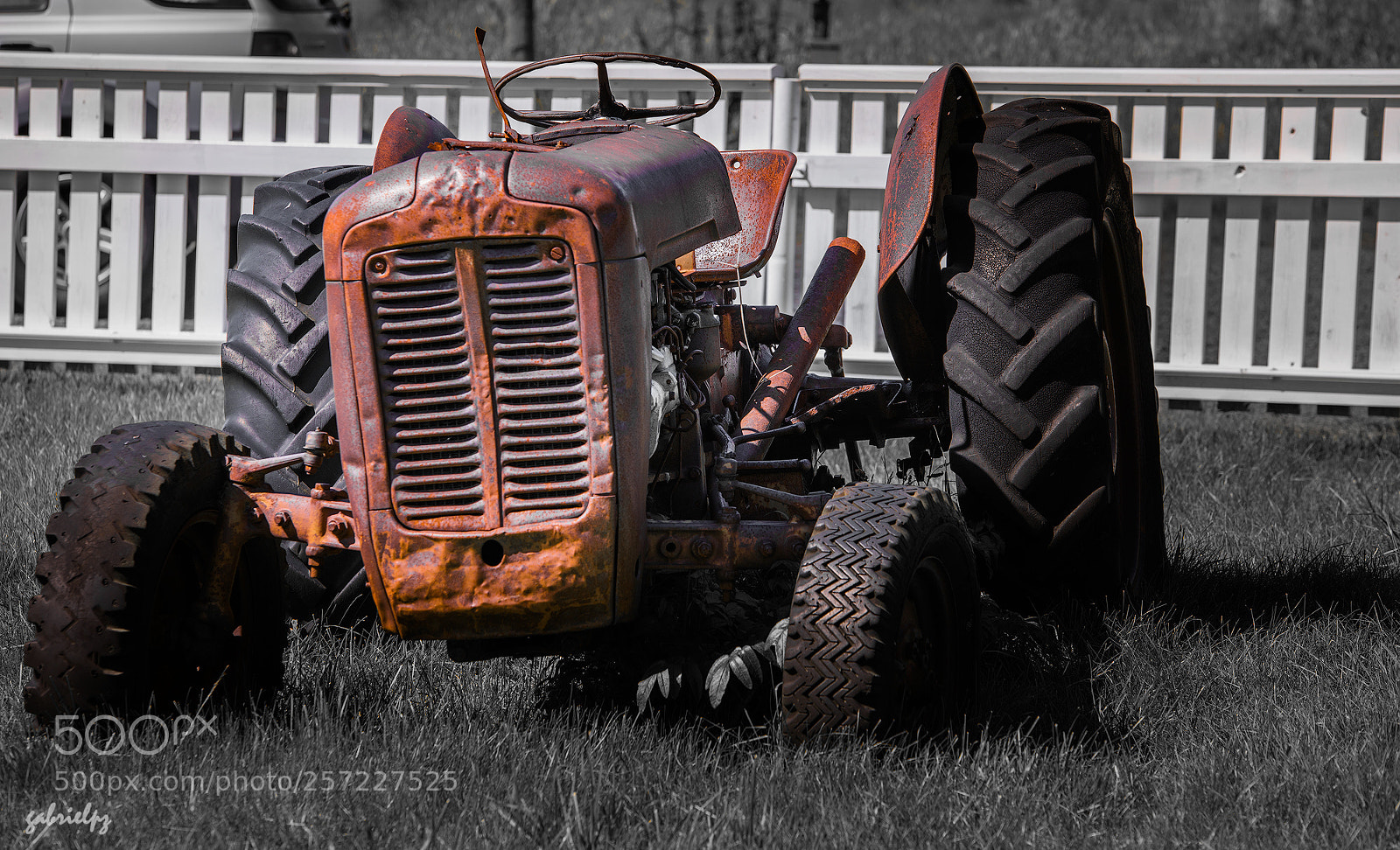 Nikon D610 sample photo. Viejo tractor de labranza photography
