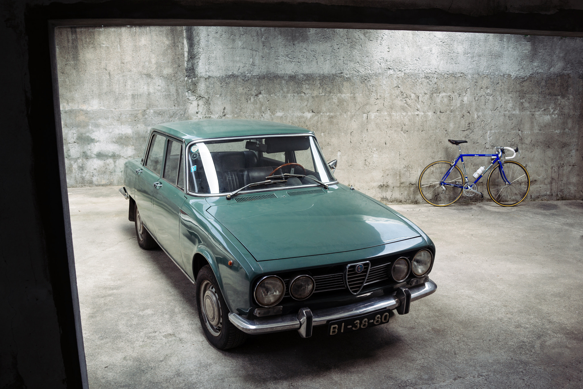Sony Cyber-shot DSC-RX1 sample photo. Alfa romeo 1750 berlina & gios torino aerodynamic photography