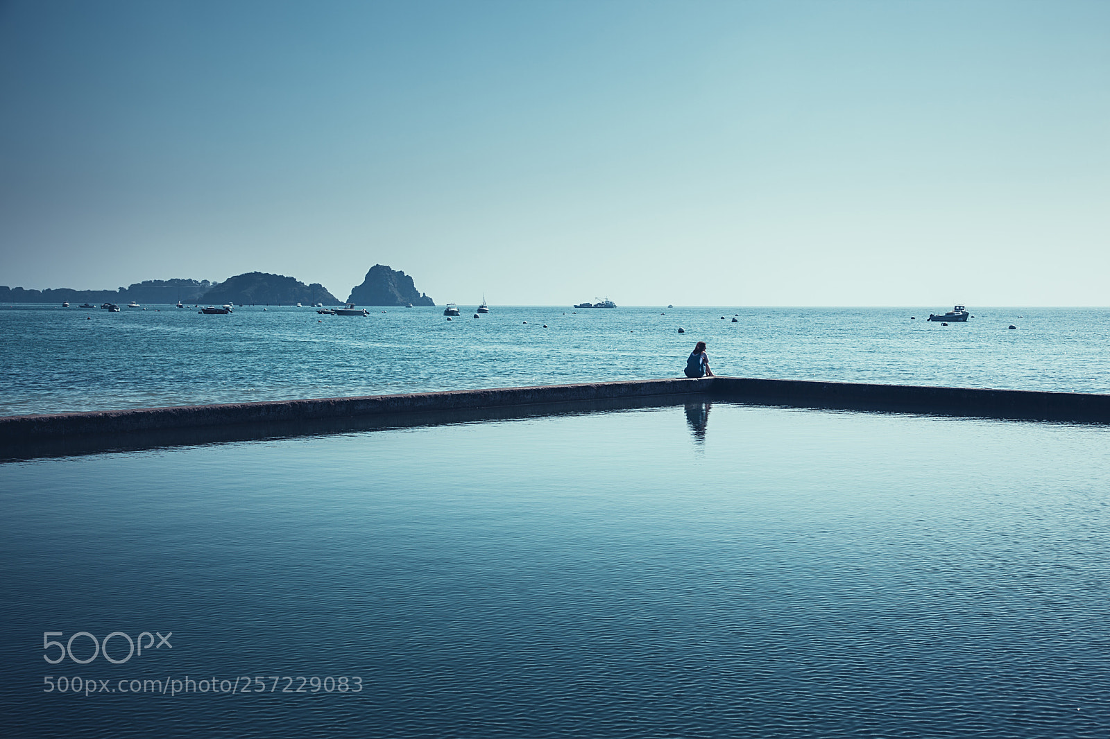 Canon EOS 5D Mark II sample photo. Blue line photography