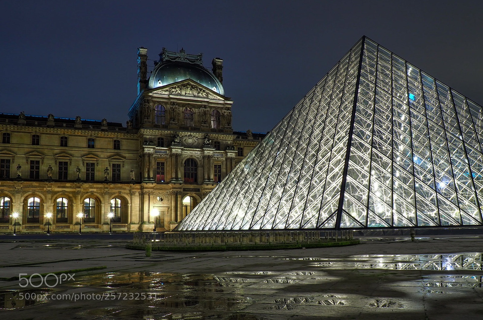 Olympus OM-D E-M10 II sample photo. Louvre photography