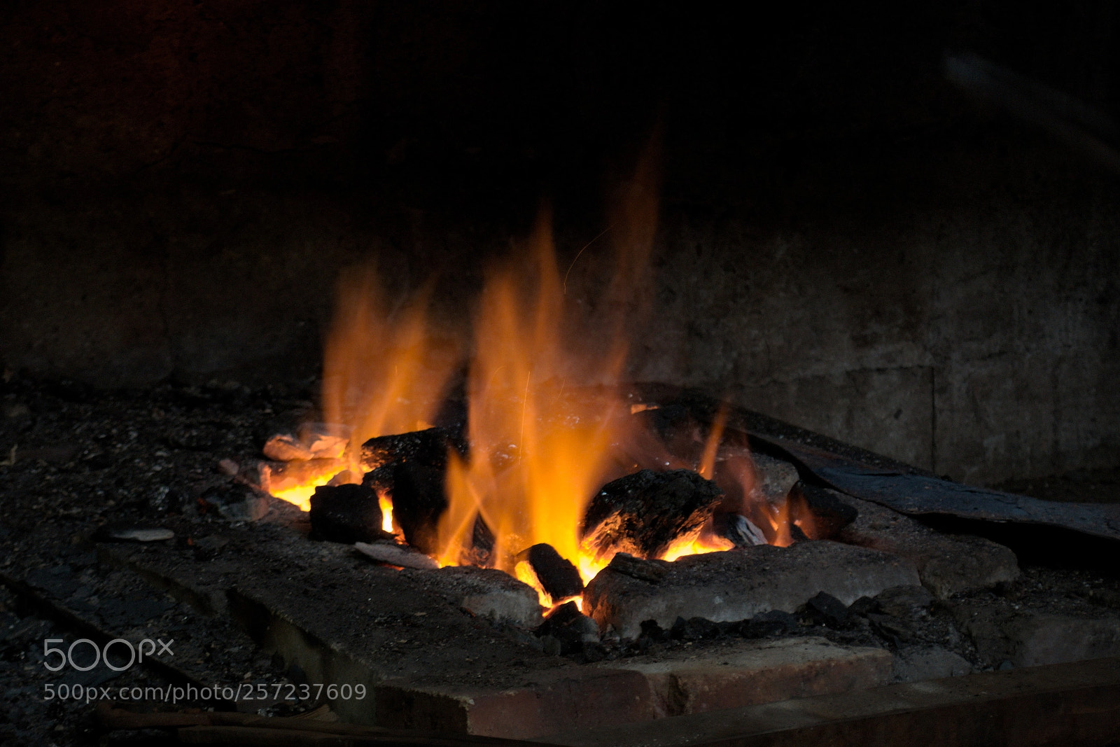 Nikon D3100 sample photo. Пламя кузнечного горна photography