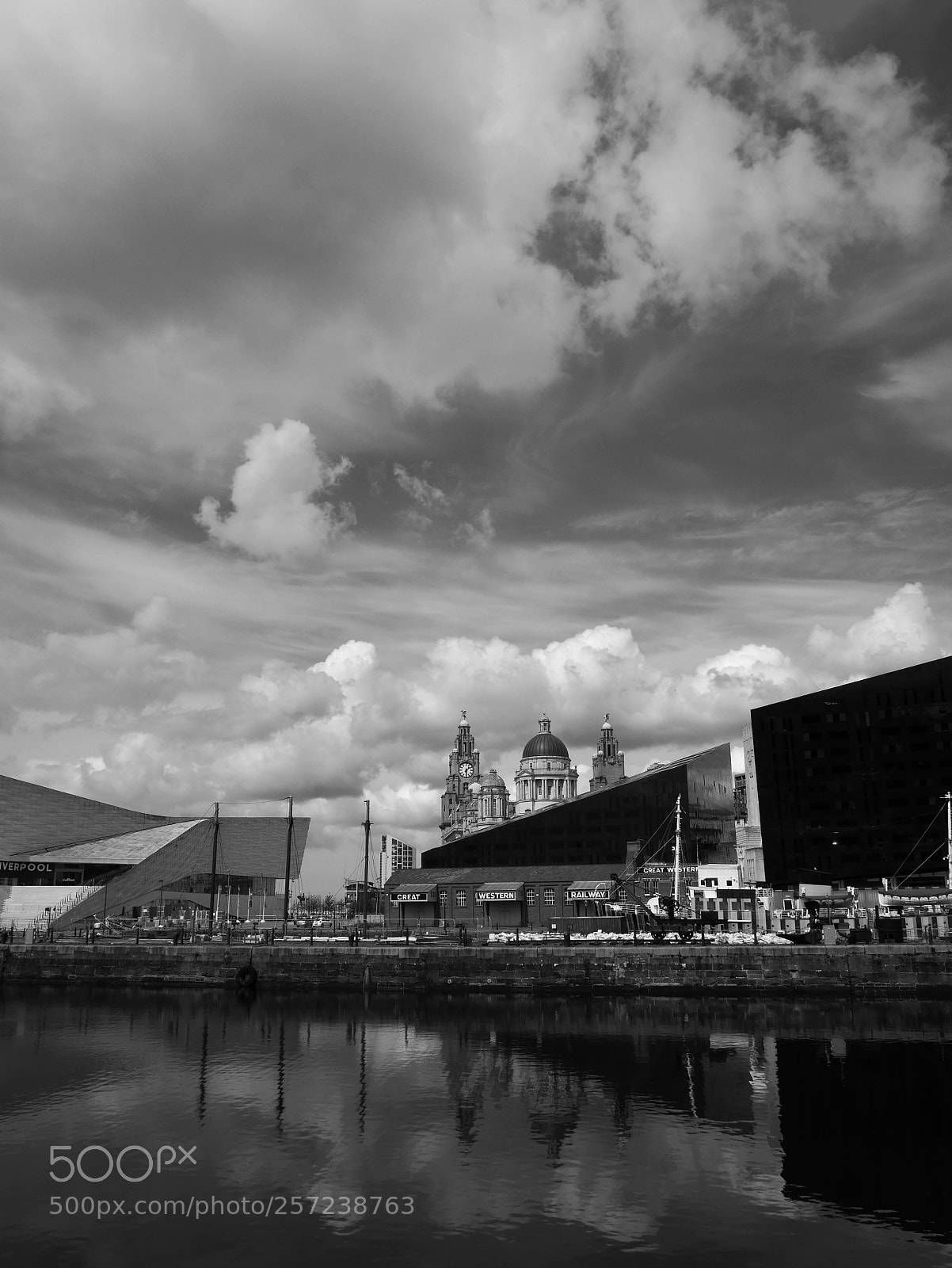 Panasonic Lumix DMC-GX85 (Lumix DMC-GX80 / Lumix DMC-GX7 Mark II) sample photo. Port of liverpool photography