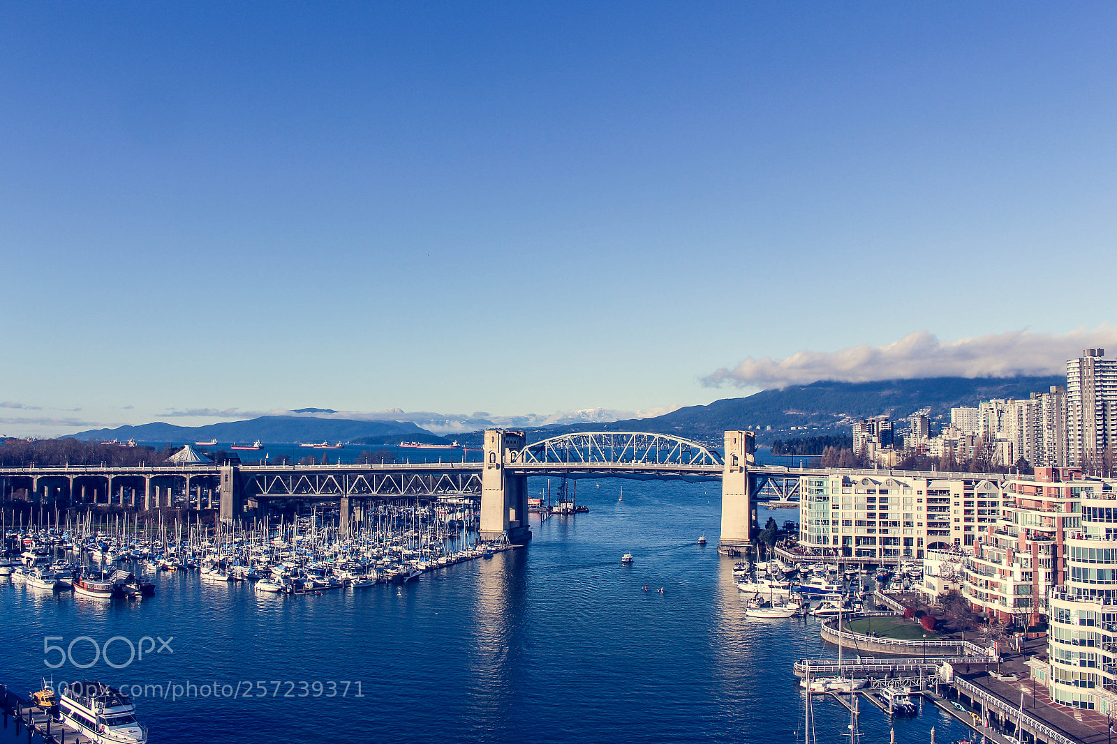 Canon EOS 700D (EOS Rebel T5i / EOS Kiss X7i) sample photo. Bridge to graville island photography