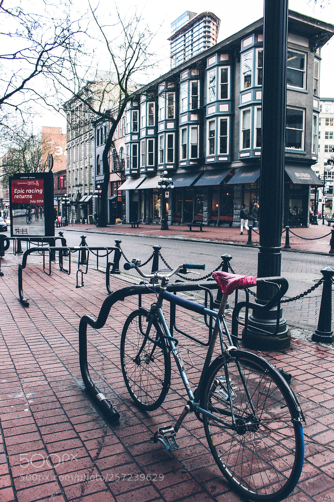 Canon EOS 700D (EOS Rebel T5i / EOS Kiss X7i) sample photo. Bicycle in a old photography