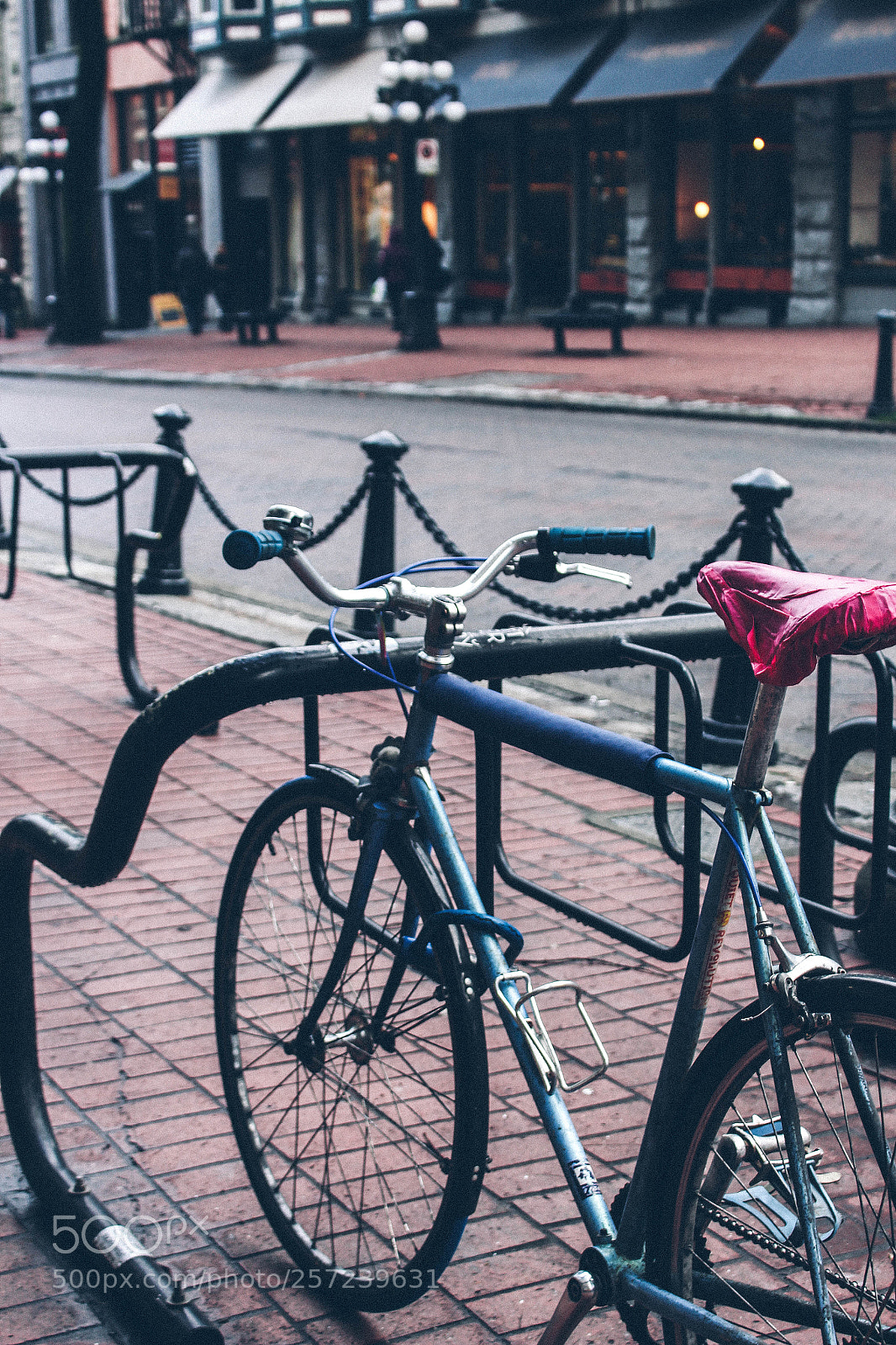 Canon EOS 700D (EOS Rebel T5i / EOS Kiss X7i) sample photo. Bicycle in a old photography