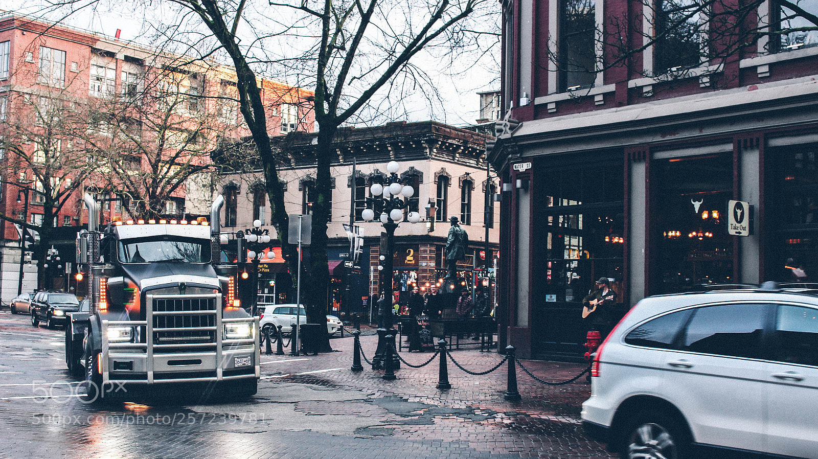 Canon EOS 700D (EOS Rebel T5i / EOS Kiss X7i) sample photo. Gastown street in a photography