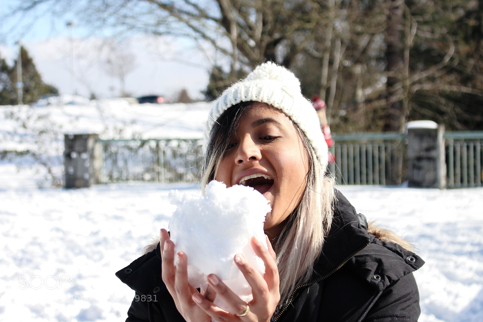 Canon EOS 700D (EOS Rebel T5i / EOS Kiss X7i) sample photo. Young adult playing in photography