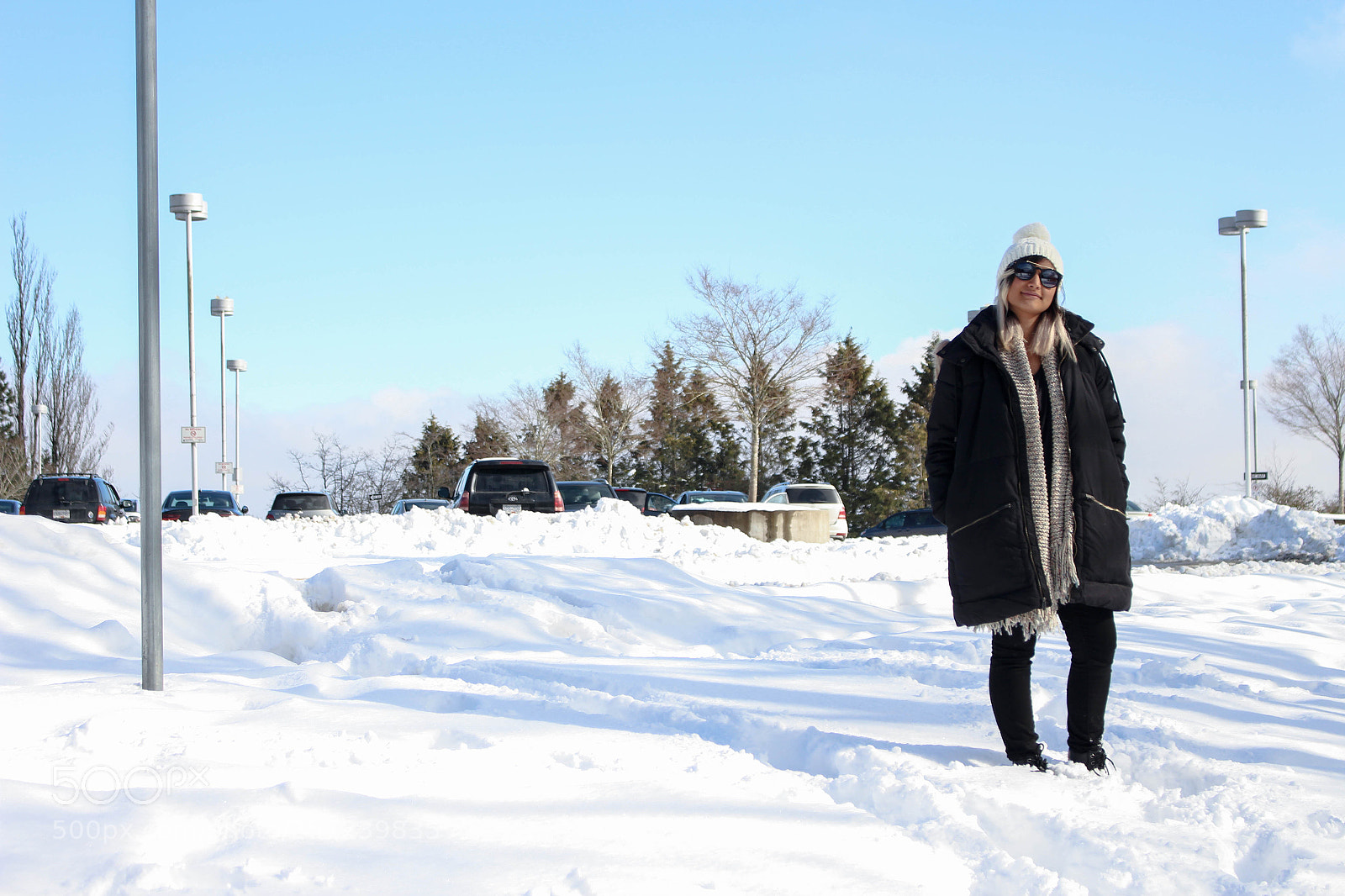 Canon EOS 700D (EOS Rebel T5i / EOS Kiss X7i) sample photo. Woman in snow with photography