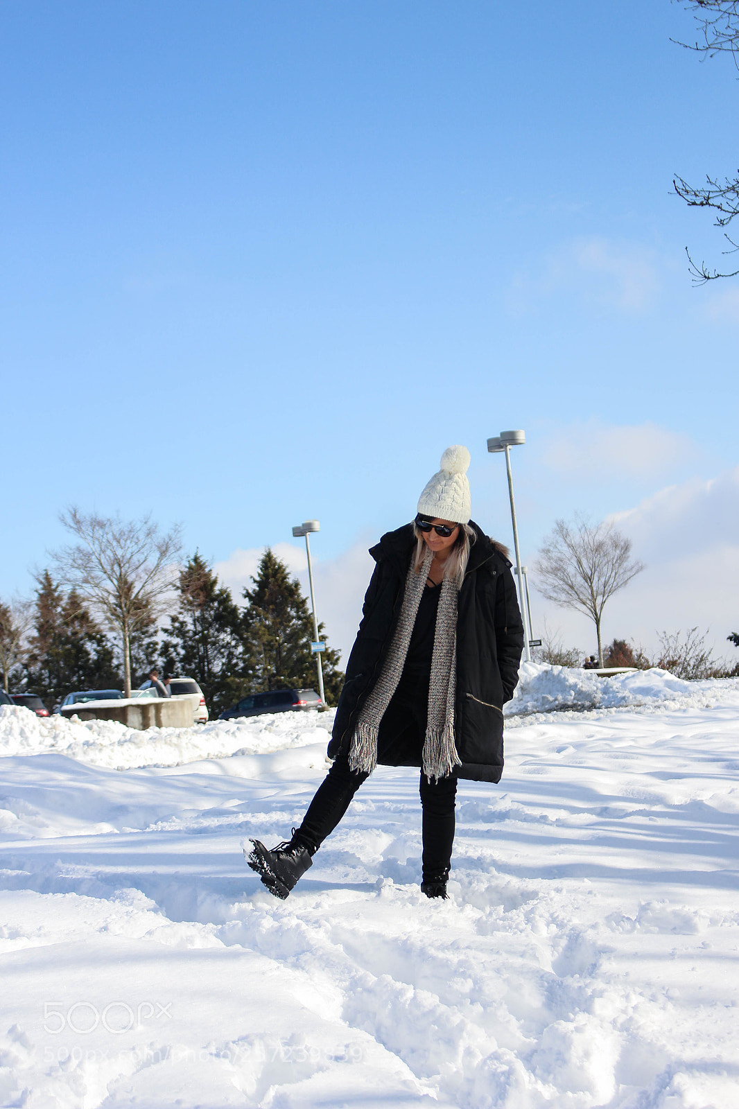 Canon EOS 700D (EOS Rebel T5i / EOS Kiss X7i) sample photo. Woman in snow with photography